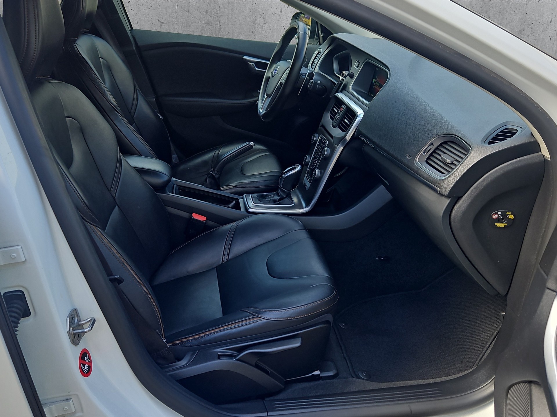 VOLVO V40 Cross Country T5 AWD Summum Geartronic-image-10