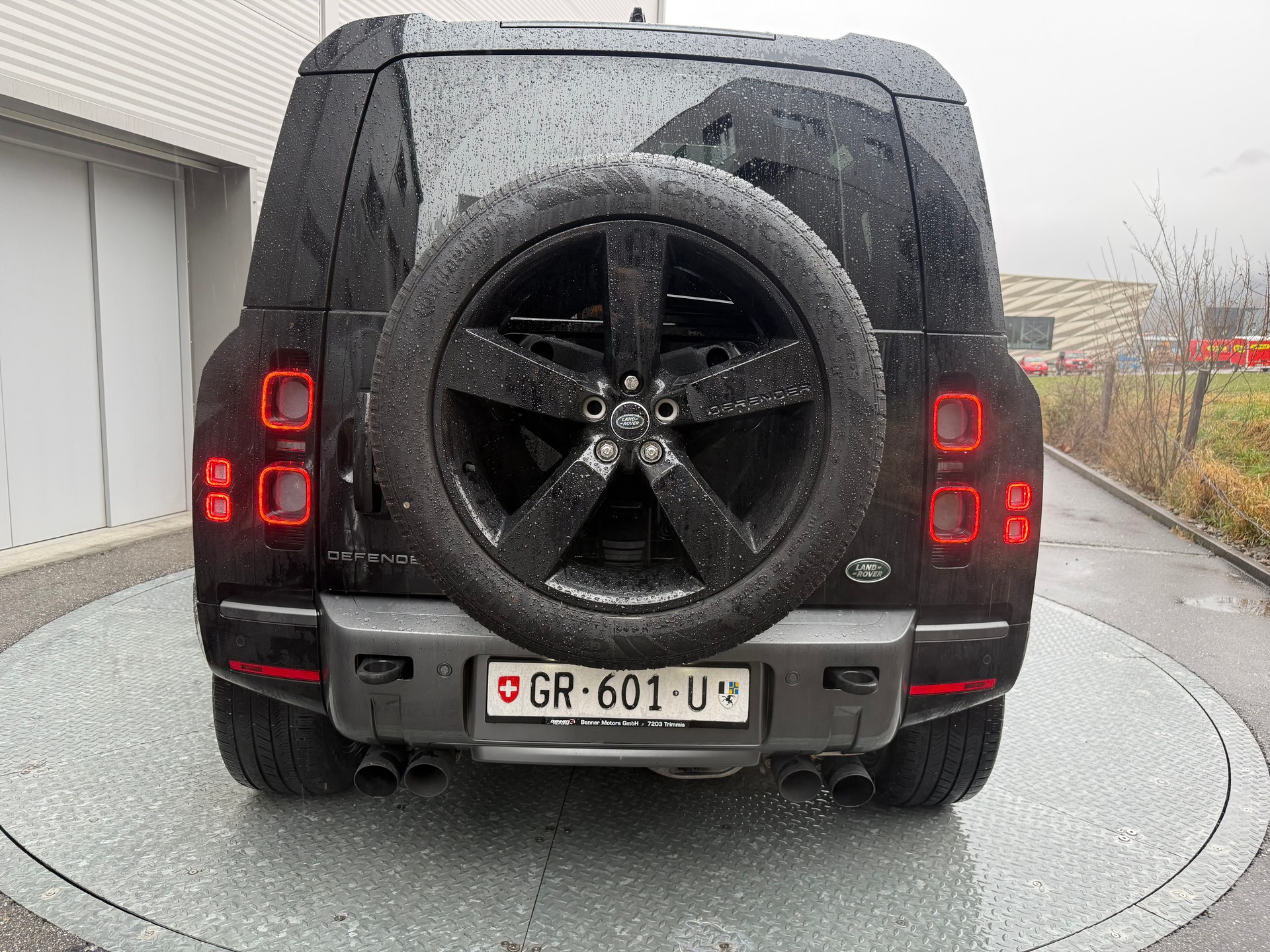 LAND ROVER Defender 90 525 V8 5.0 AT8-image-4