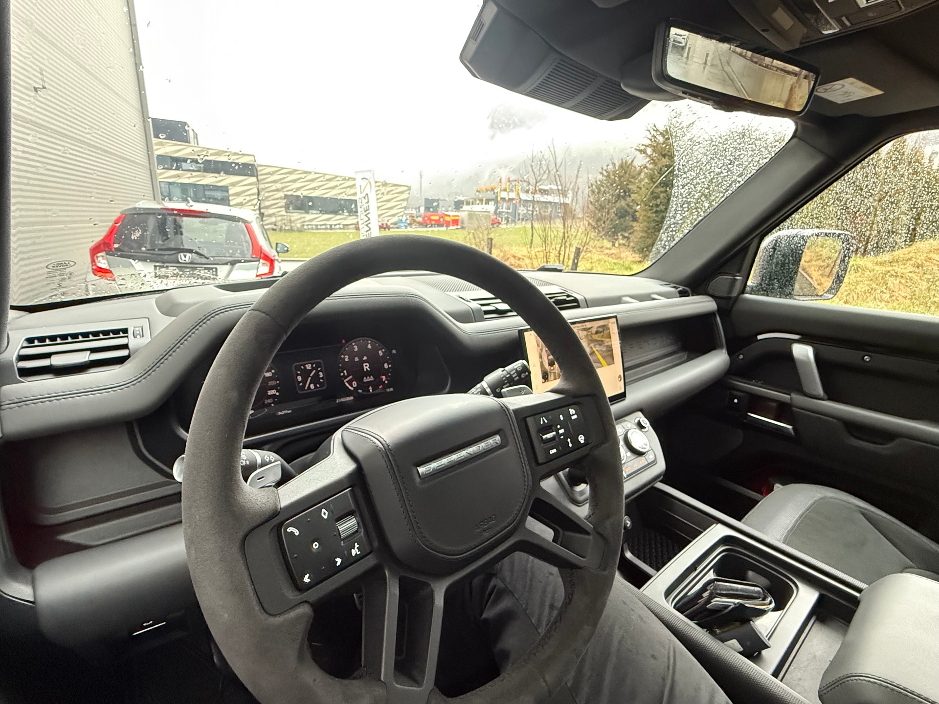 LAND ROVER Defender 90 525 V8 5.0 AT8-image-12