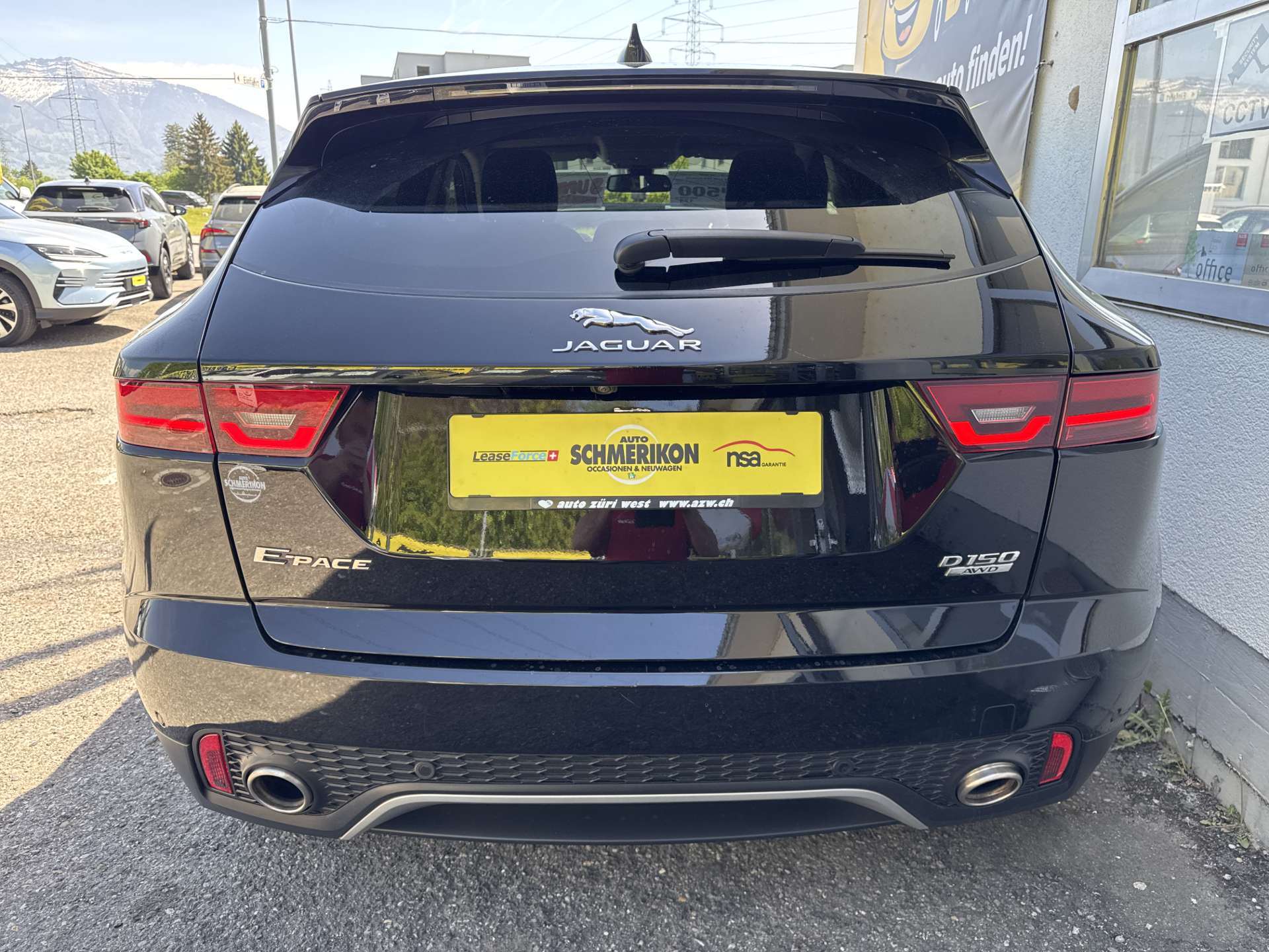 JAGUAR E-Pace 2.0d D150 AWD Automat-image-3