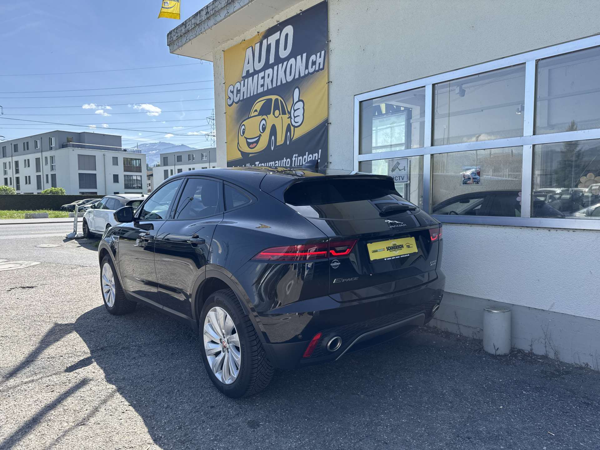 JAGUAR E-Pace 2.0d D150 AWD Automat-image-2