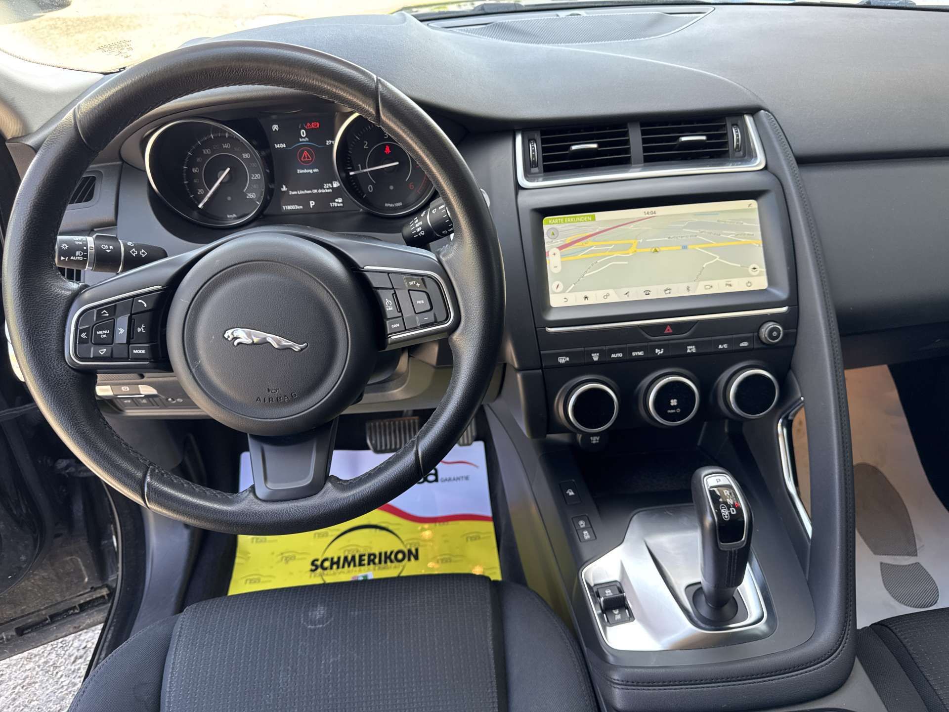 JAGUAR E-Pace 2.0d D150 AWD Automat-image-12