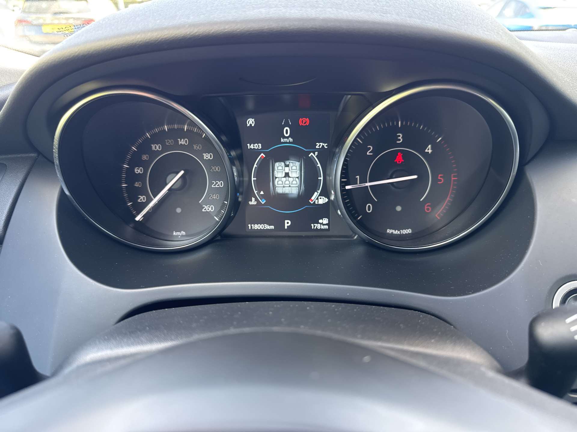 JAGUAR E-Pace 2.0d D150 AWD Automat-image-11