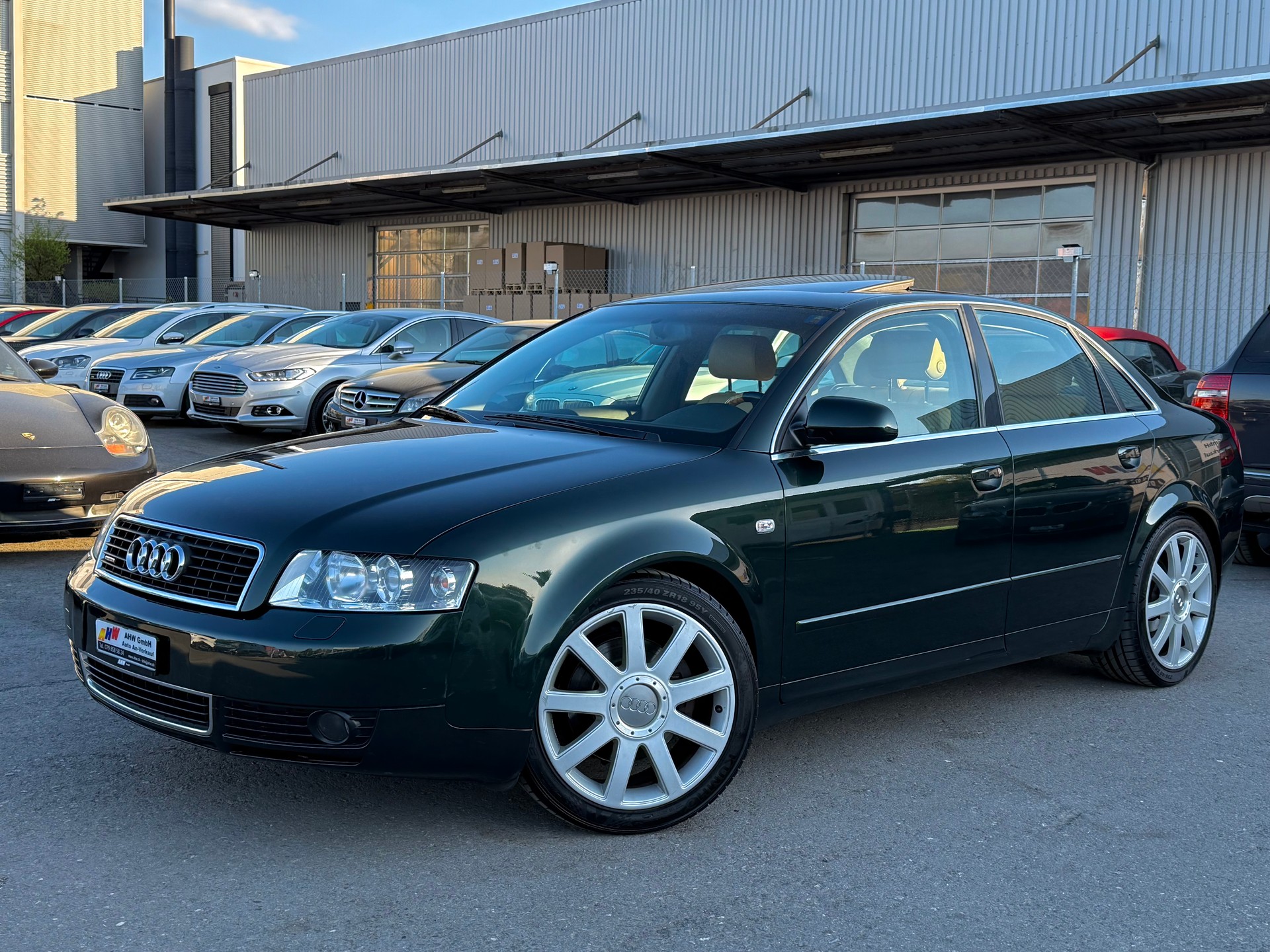 AUDI A4 3.0 V6 quattro "Audi exclusive" Frisch ab MFK / Sonderlackierung / Buffalo Leder / Holz Nussbaum / Schiebedach / Navi / Xenon-image-0