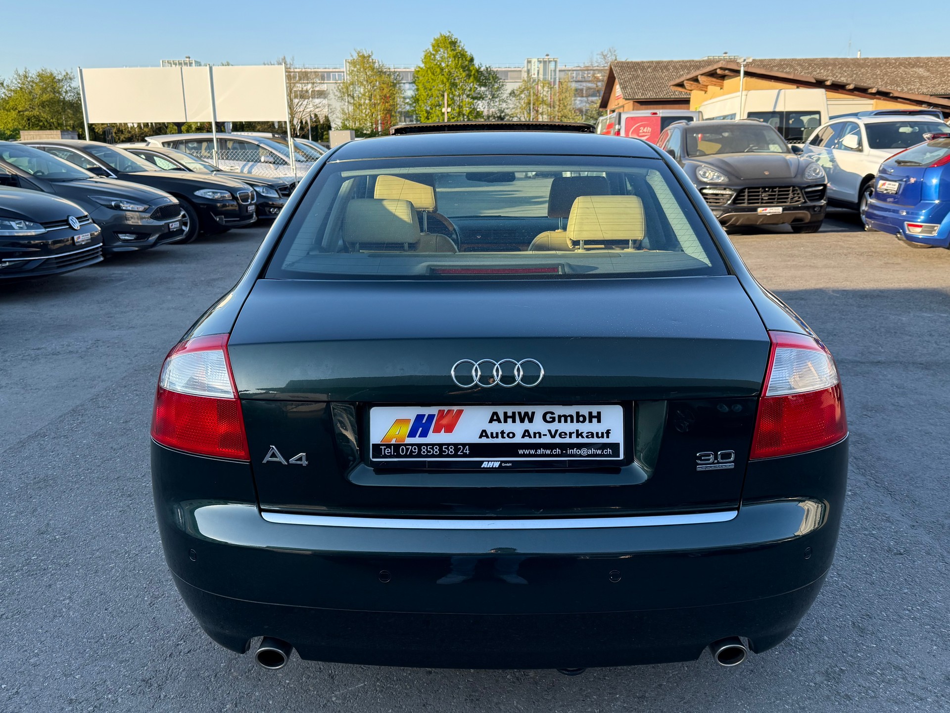 AUDI A4 3.0 V6 quattro "Audi exclusive" Frisch ab MFK / Sonderlackierung / Buffalo Leder / Holz Nussbaum / Schiebedach / Navi / Xenon-image-4