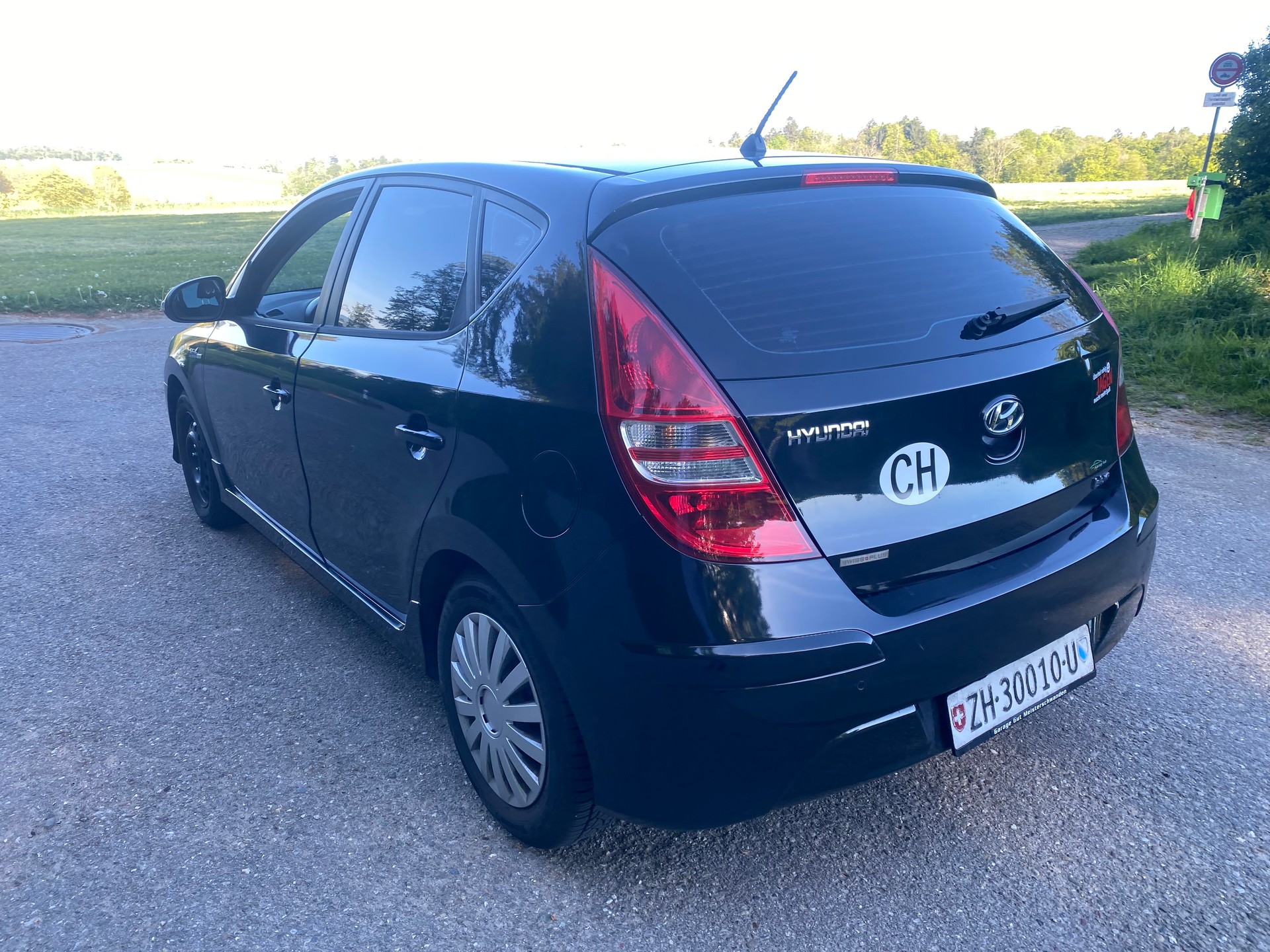HYUNDAI i30 1.6 CRDi Swiss Plus Edition-image-7