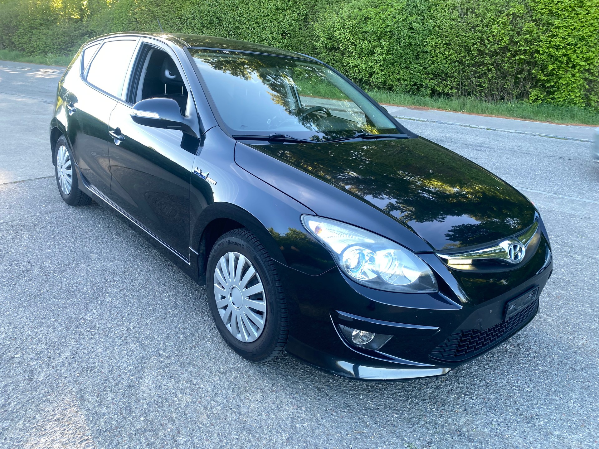 HYUNDAI i30 1.6 CRDi Swiss Plus Edition-image-2