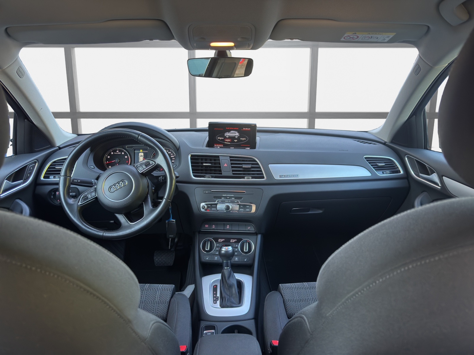 AUDI Q3 2.0 TFSI quattro S-tronic-image-10