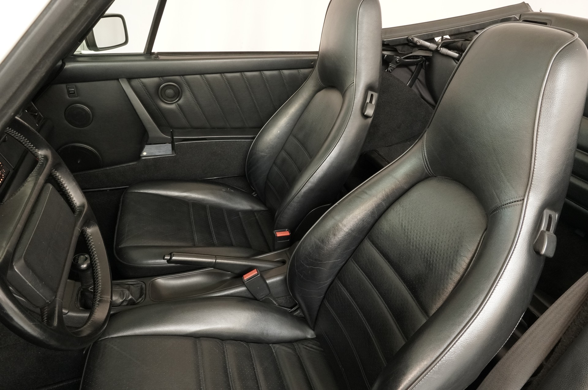 PORSCHE 911 Carrera 2 Cabrio-image-12