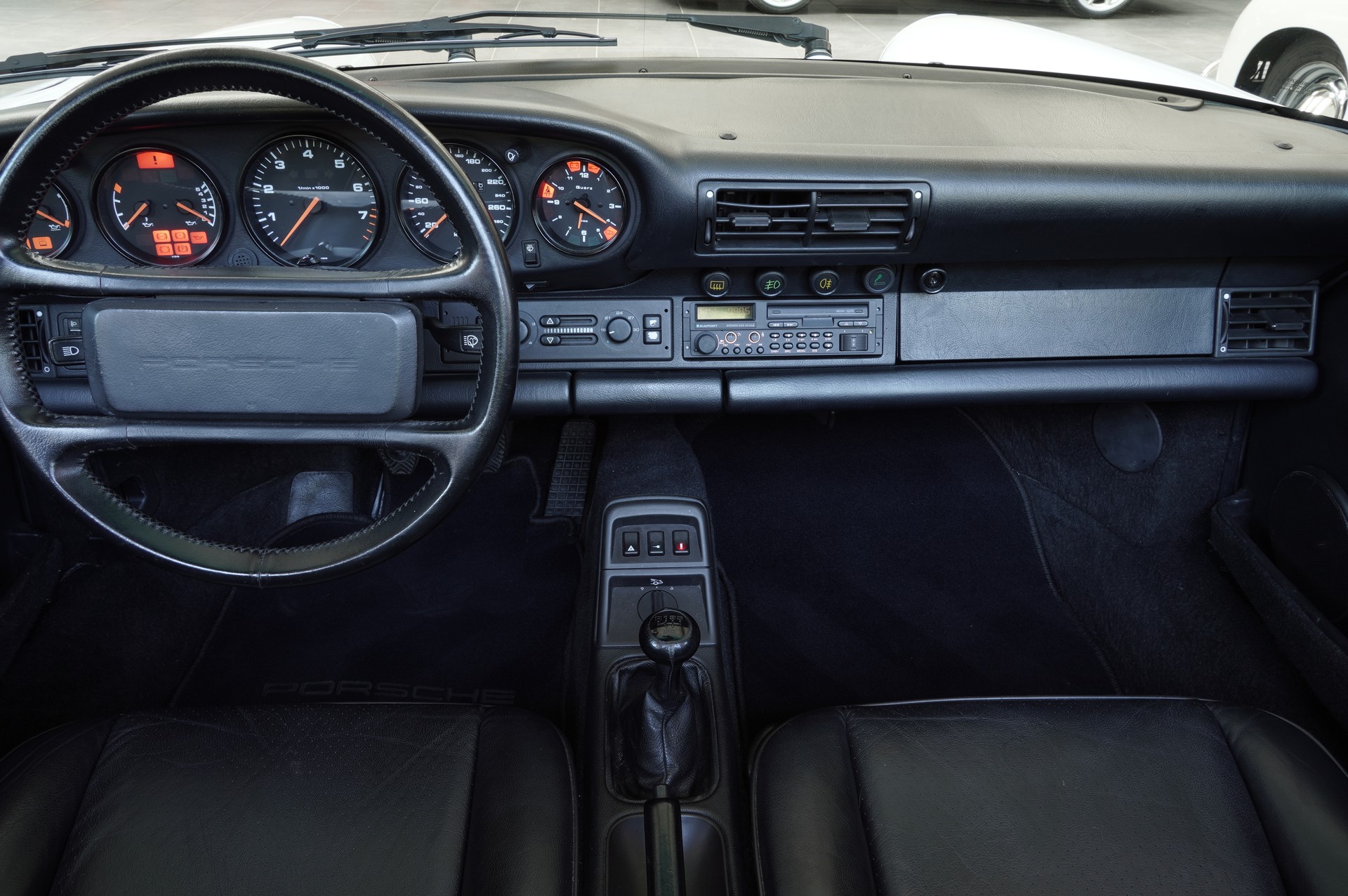 PORSCHE 911 Carrera 2 Cabrio-image-13