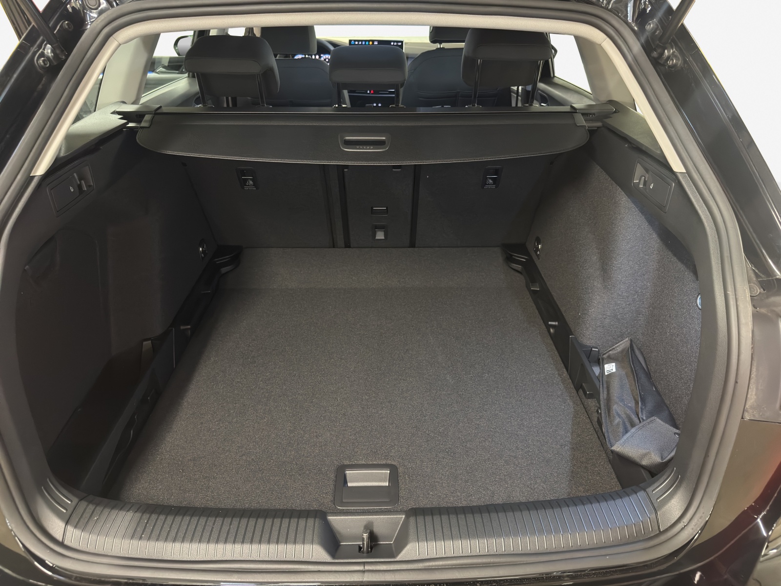 VW Golf Variant 2.0 TDI Life DSG-image-12