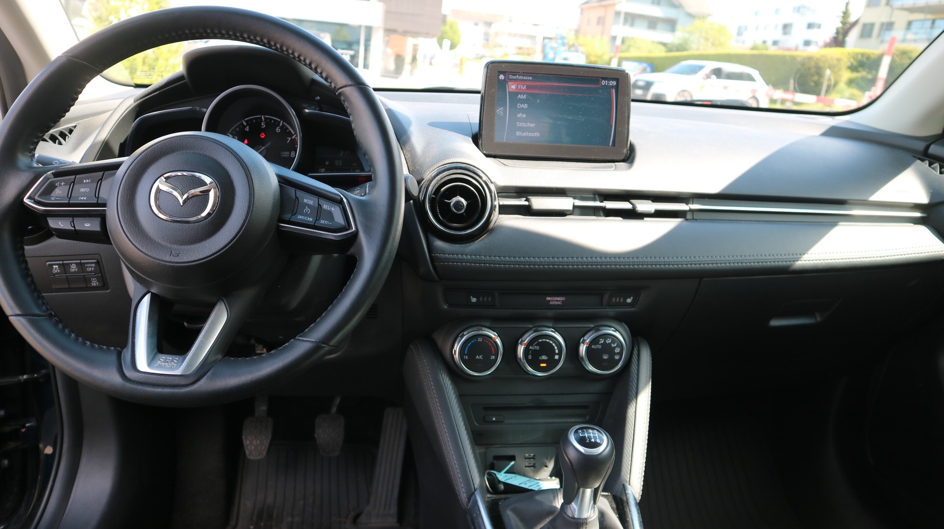 MAZDA 2 SKYACTIV-G 115 Revolution-image-6