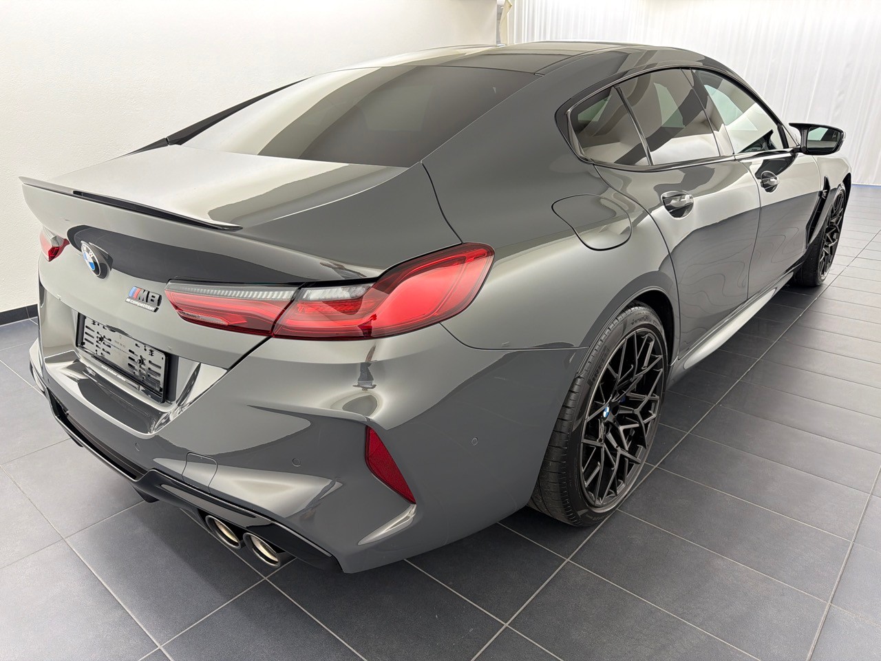 BMW M8 xDrive M Competition-image-2