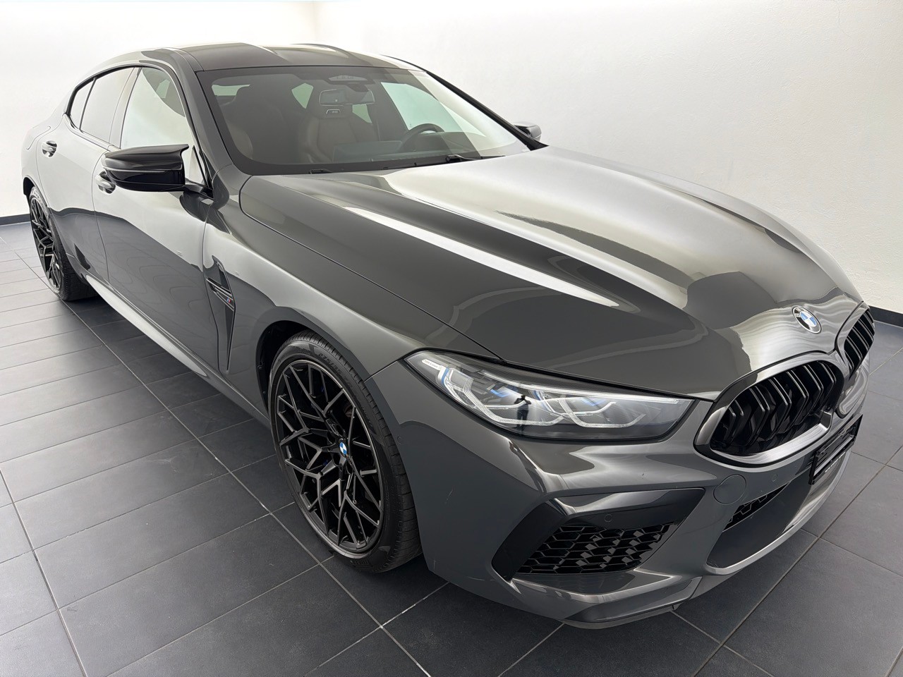 BMW M8 xDrive M Competition-image-3