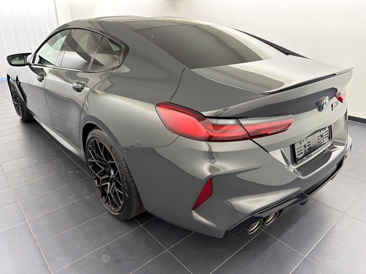 BMW M8 xDrive M Competition-image-1