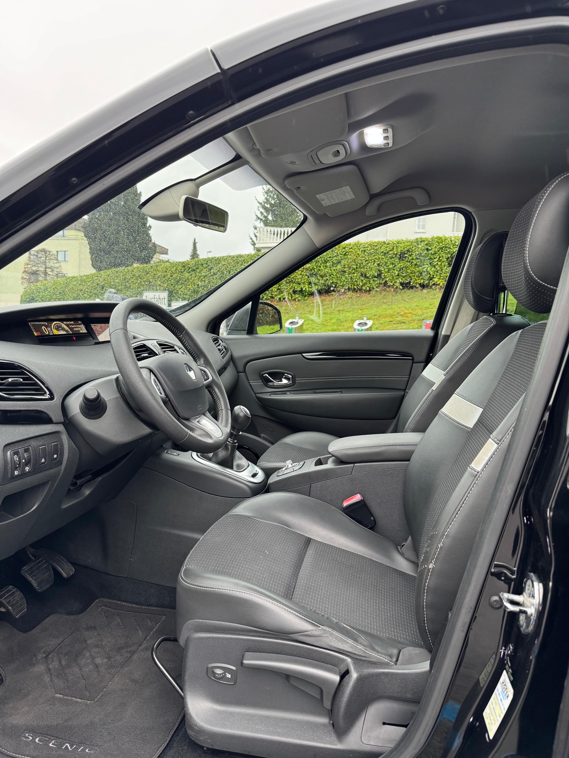 RENAULT Scénic 1.6 dCi Privilège-image-3