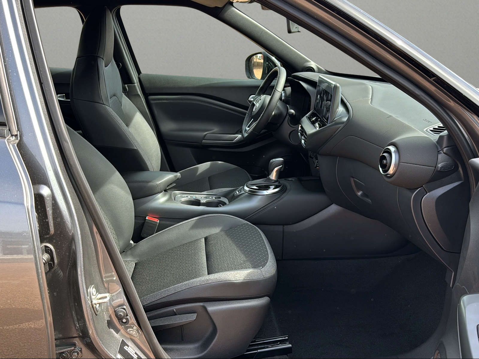 NISSAN Juke 1.6 FHEV N-Connecta-image-14