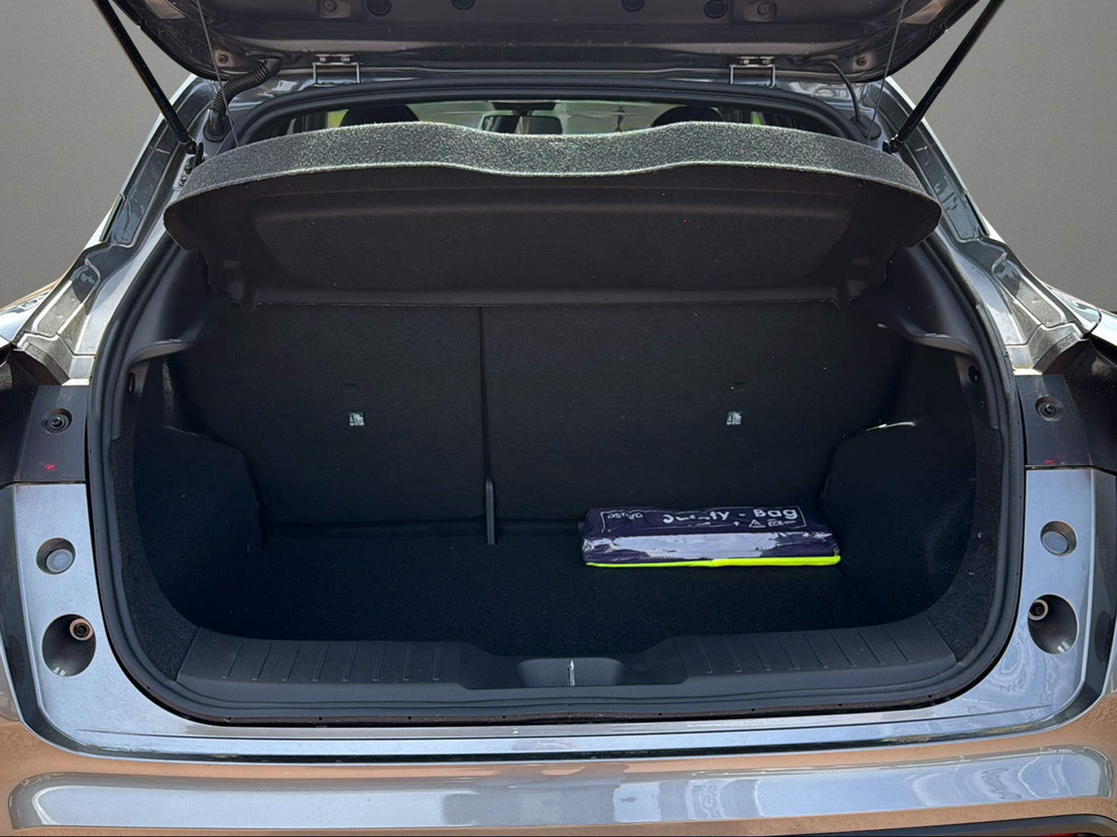 NISSAN Juke 1.6 FHEV N-Connecta-image-10