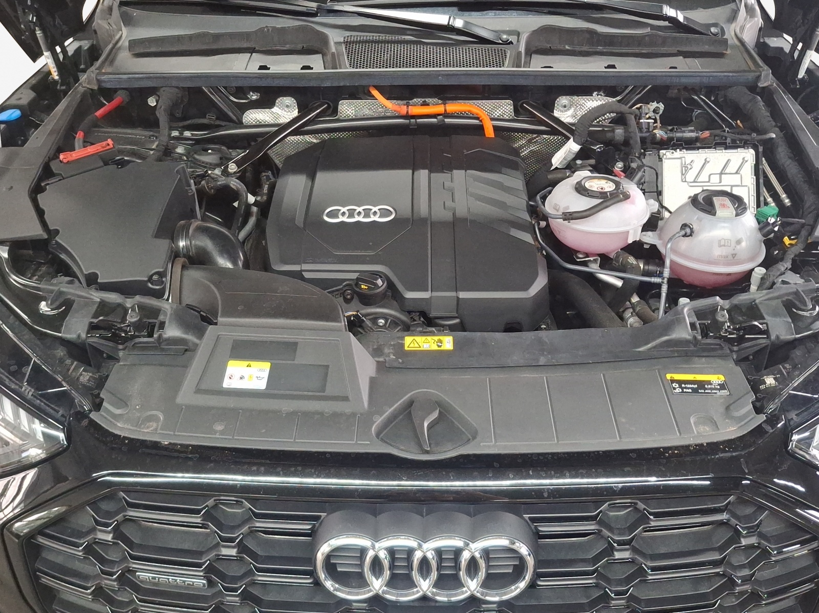 AUDI Q5 50 TFSI e PHEV S line quattro S-tronic-image-15