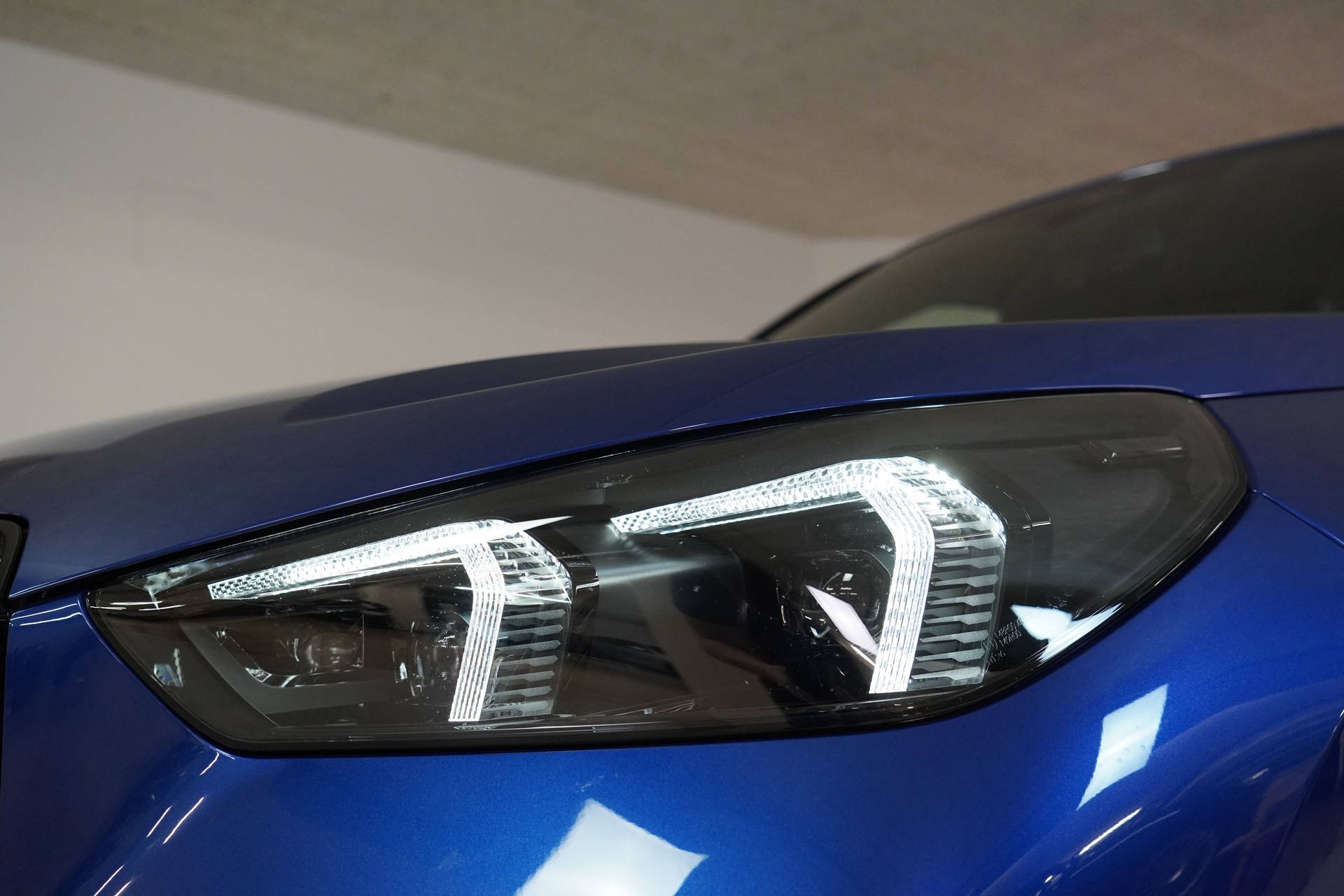 BMW iX1 xDrive 30 M Sport Pro-image-9