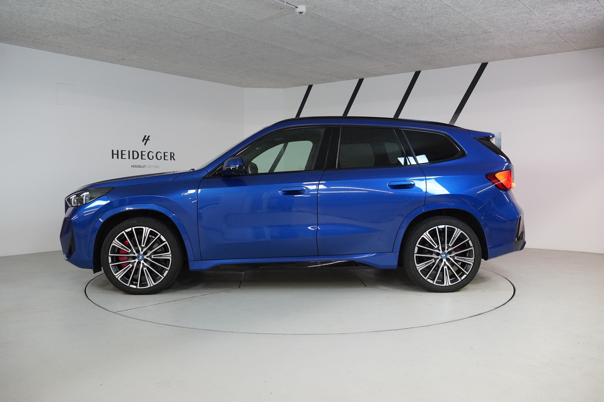 BMW iX1 xDrive 30 M Sport Pro-image-4