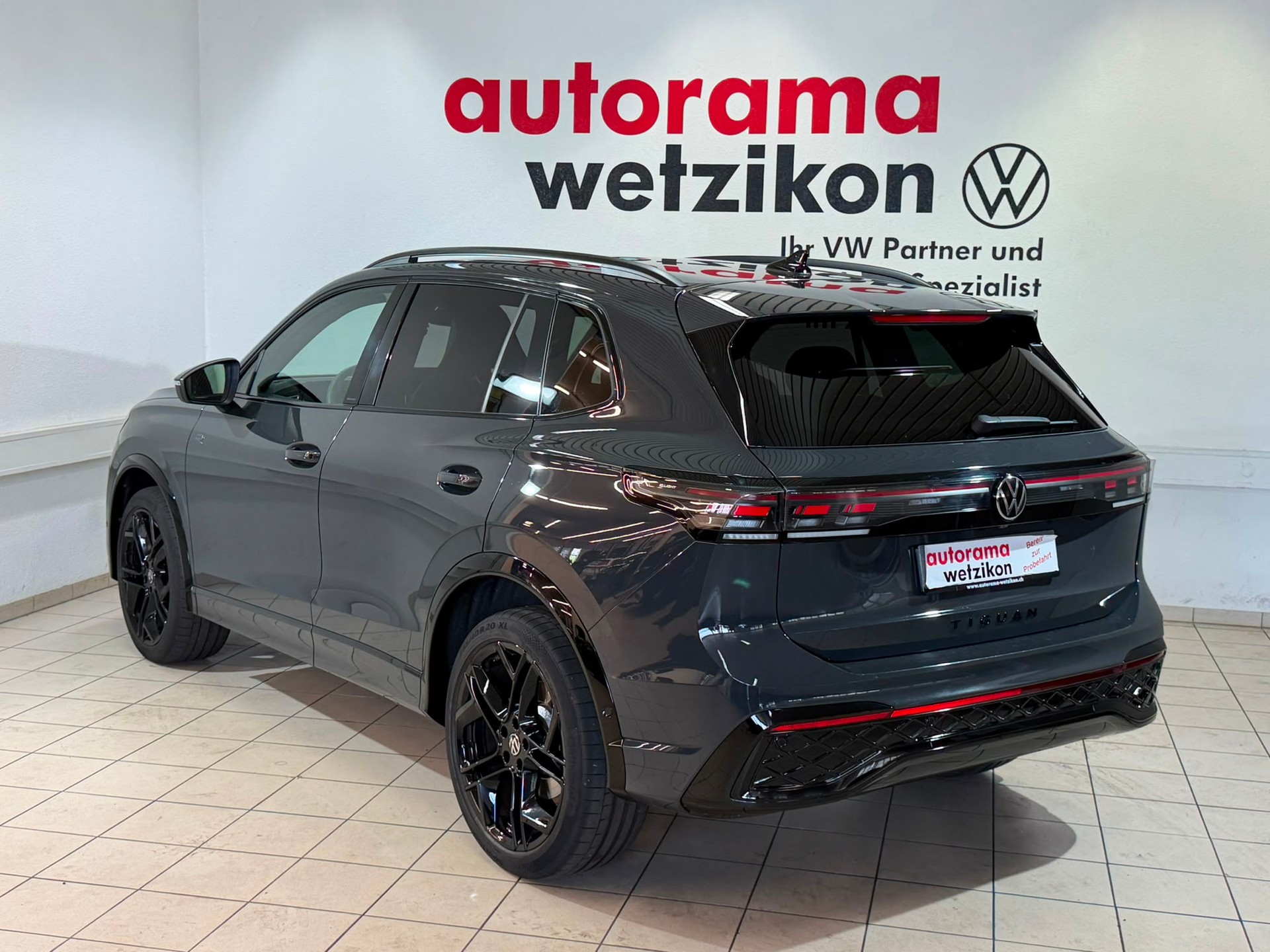 VW Tiguan 2.0 TSI DSG R-Line United 4Motion-image-2