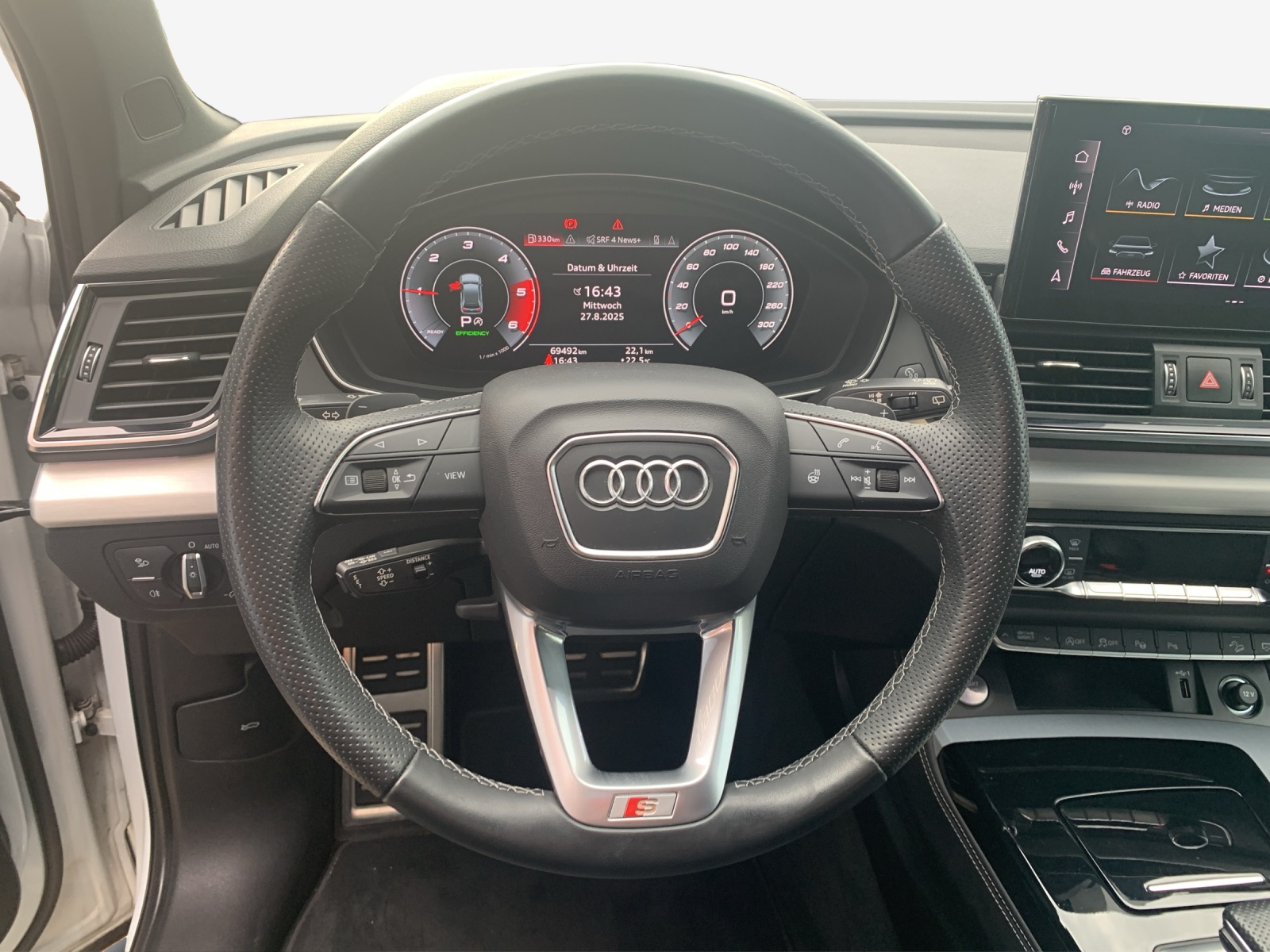 AUDI Q5 40 TDI Black Edition quattro S-tronic-image-13