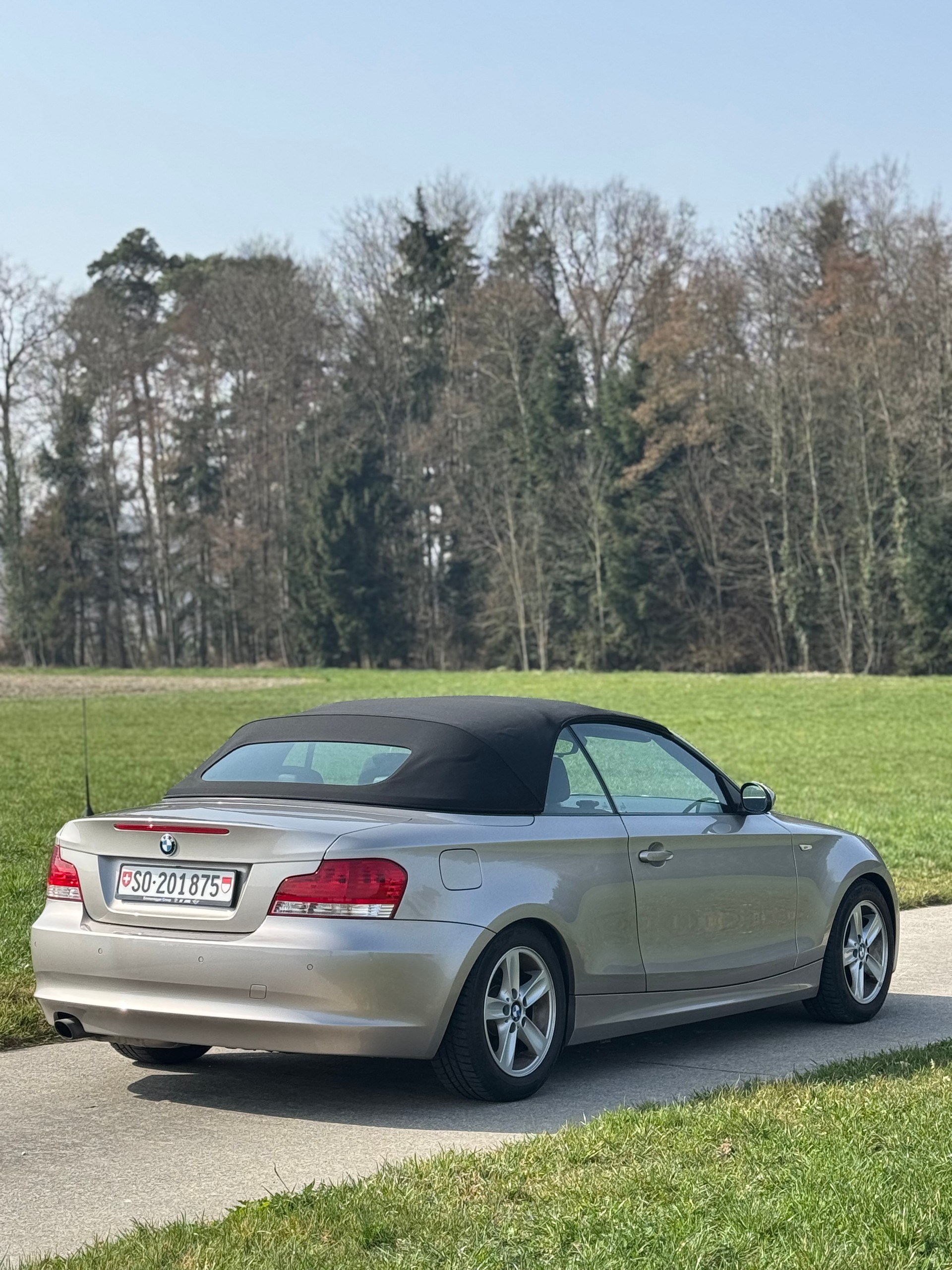 BMW 120i-image-4