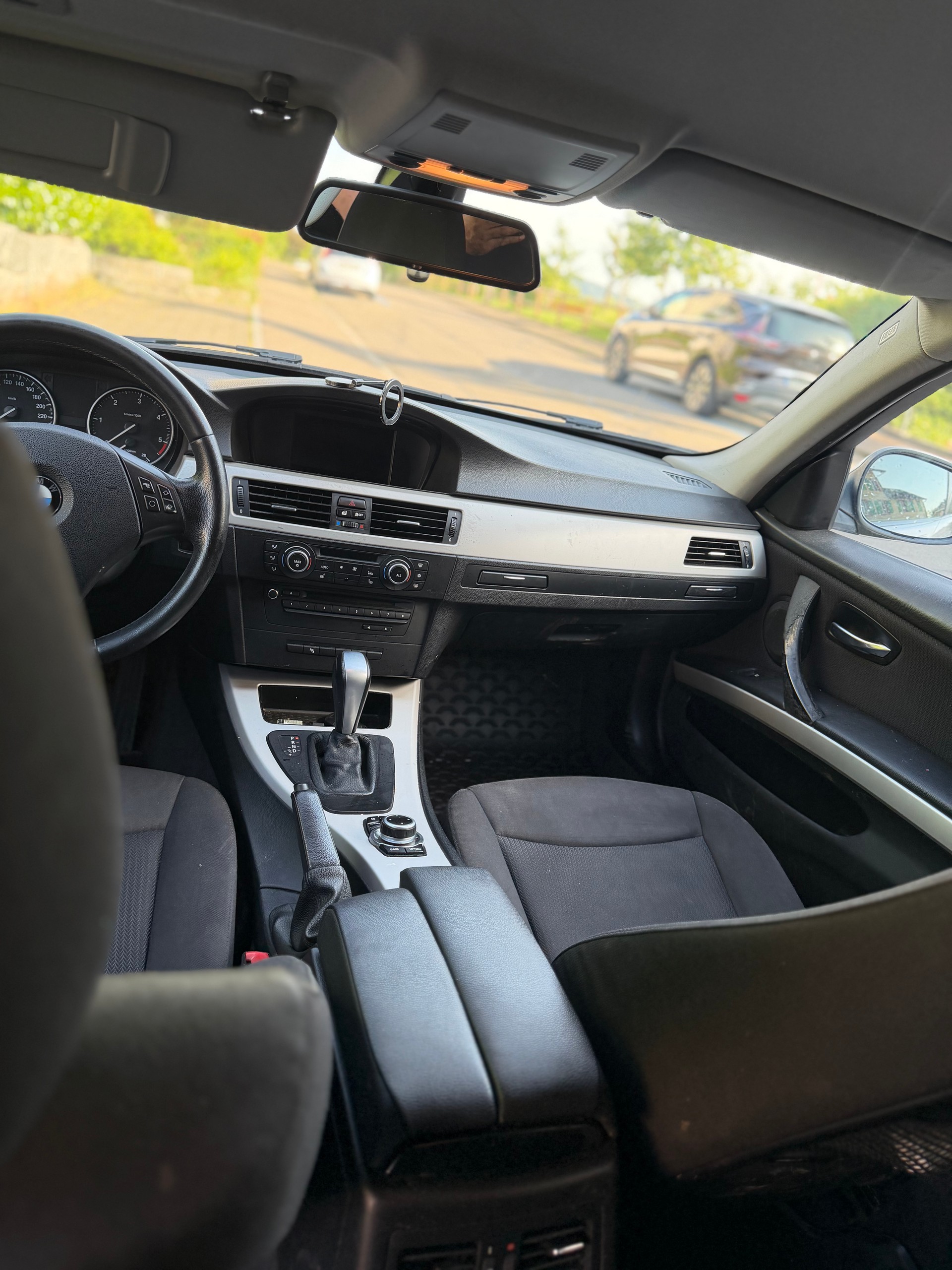 BMW 320d Touring Dynamic Edition Steptronic-image-10