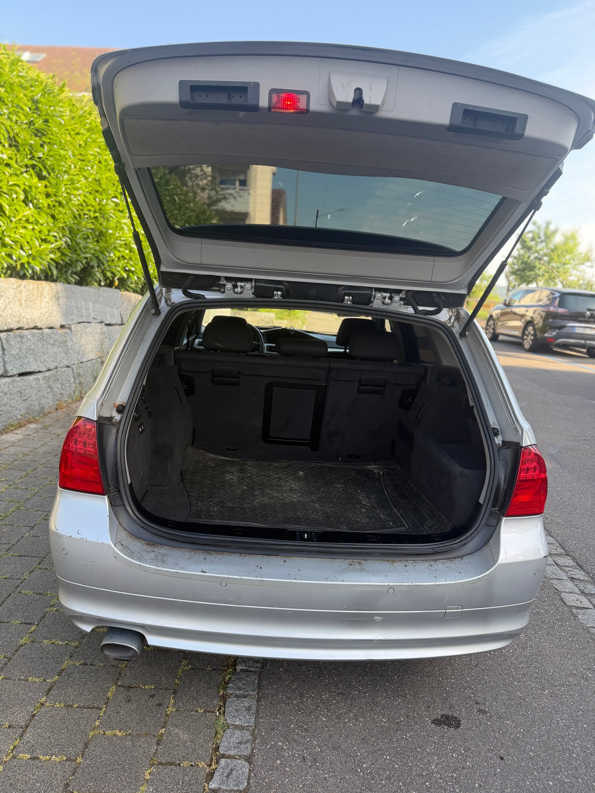 BMW 320d Touring Dynamic Edition Steptronic-image-4