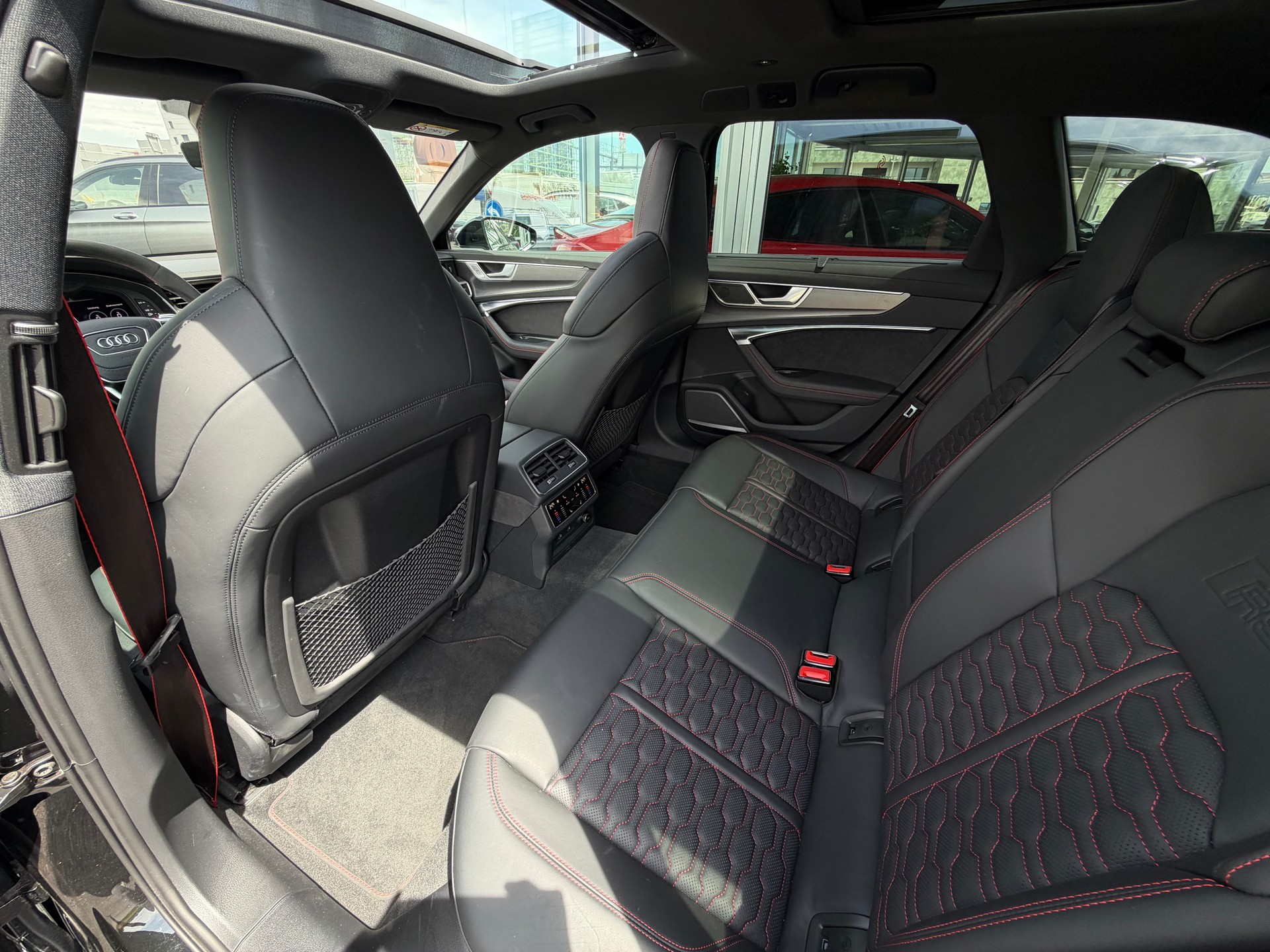 AUDI RS6 Avant 4.0 TFSI V8 quattro-image-13