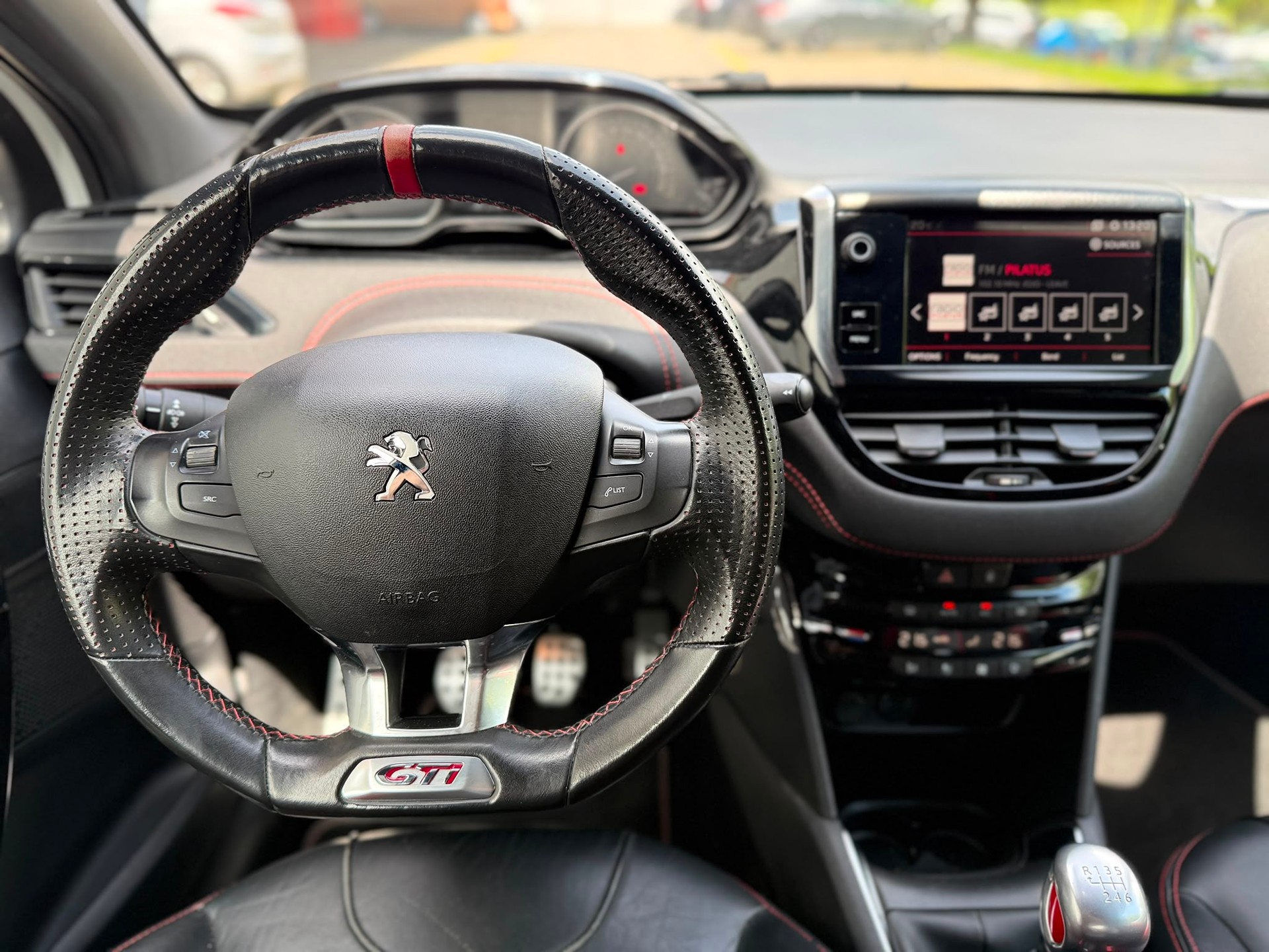 PEUGEOT 208 1.6 Turbo GTi-image-10
