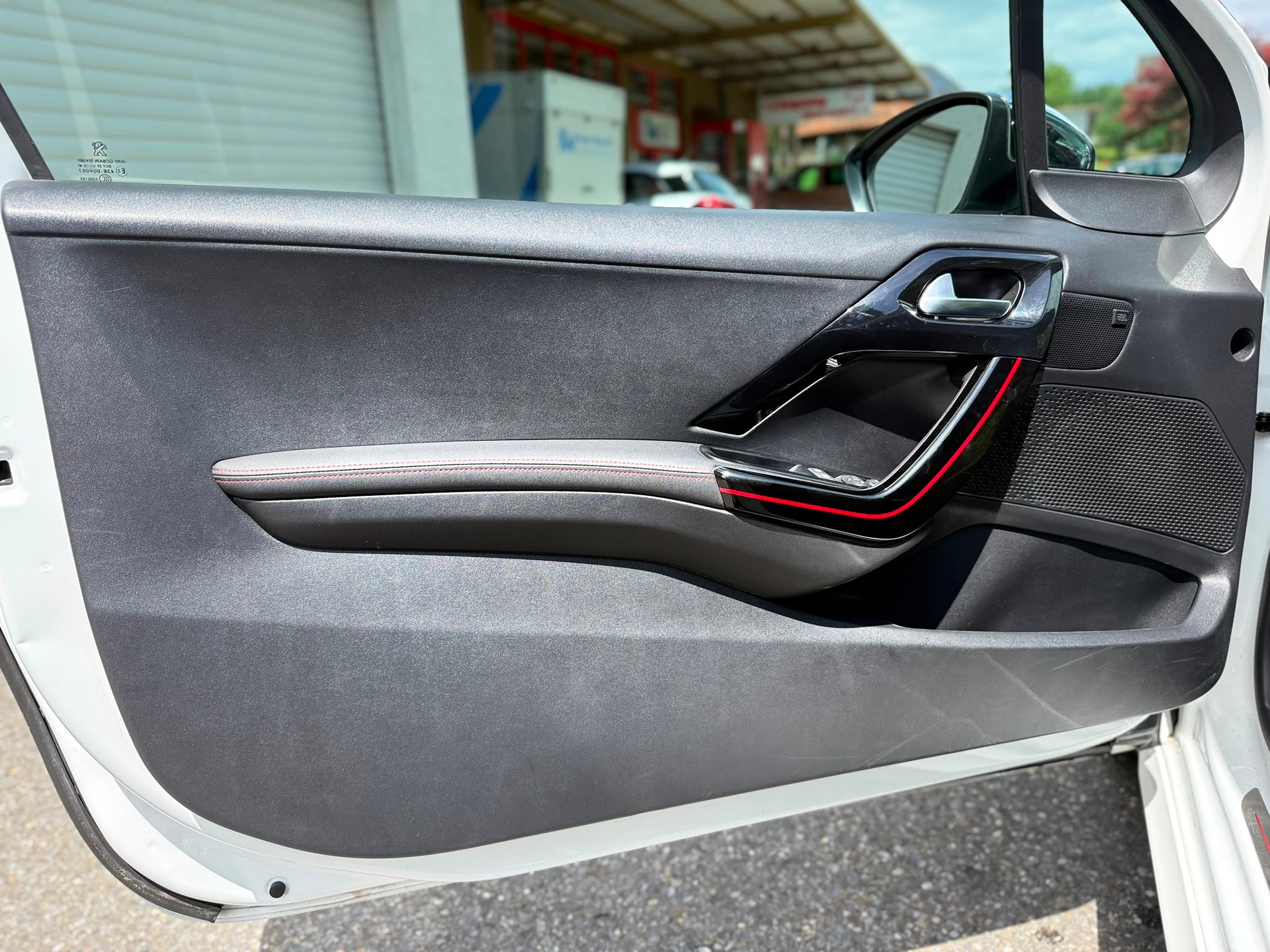 PEUGEOT 208 1.6 Turbo GTi-image-7