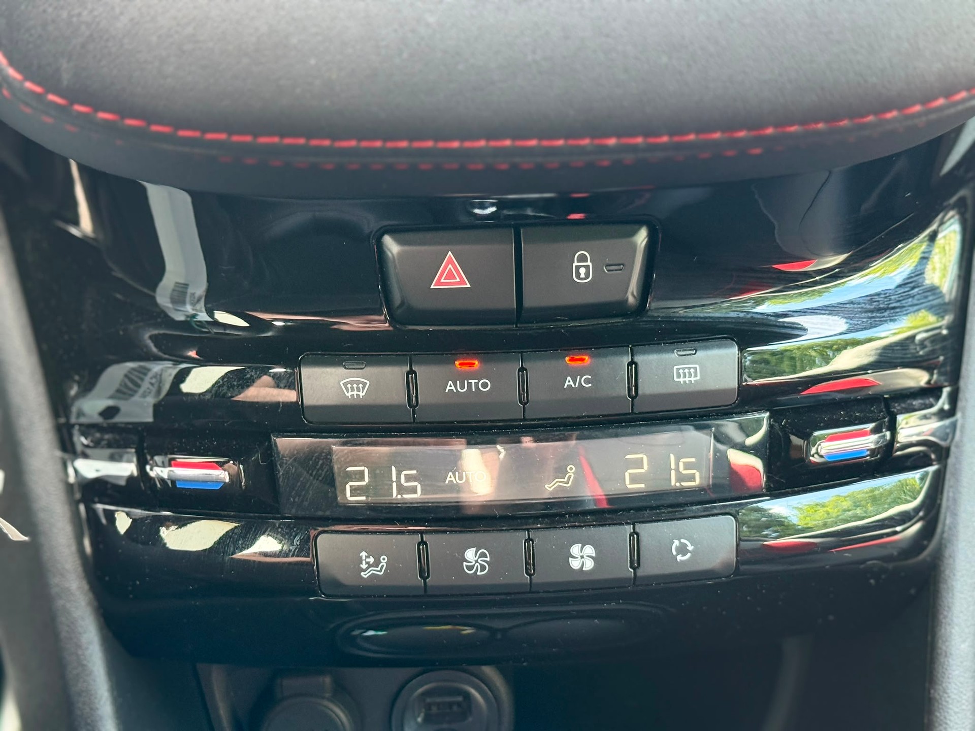 PEUGEOT 208 1.6 Turbo GTi-image-19