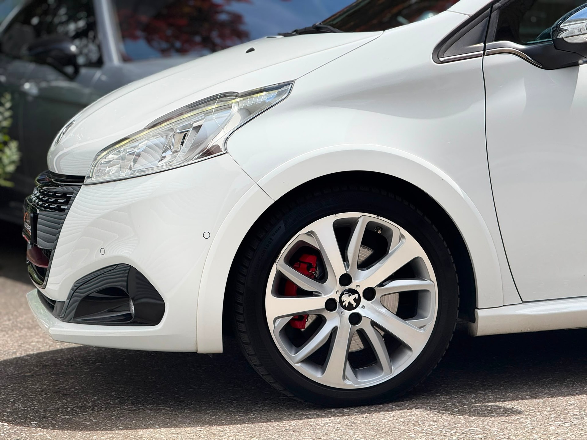 PEUGEOT 208 1.6 Turbo GTi-image-6