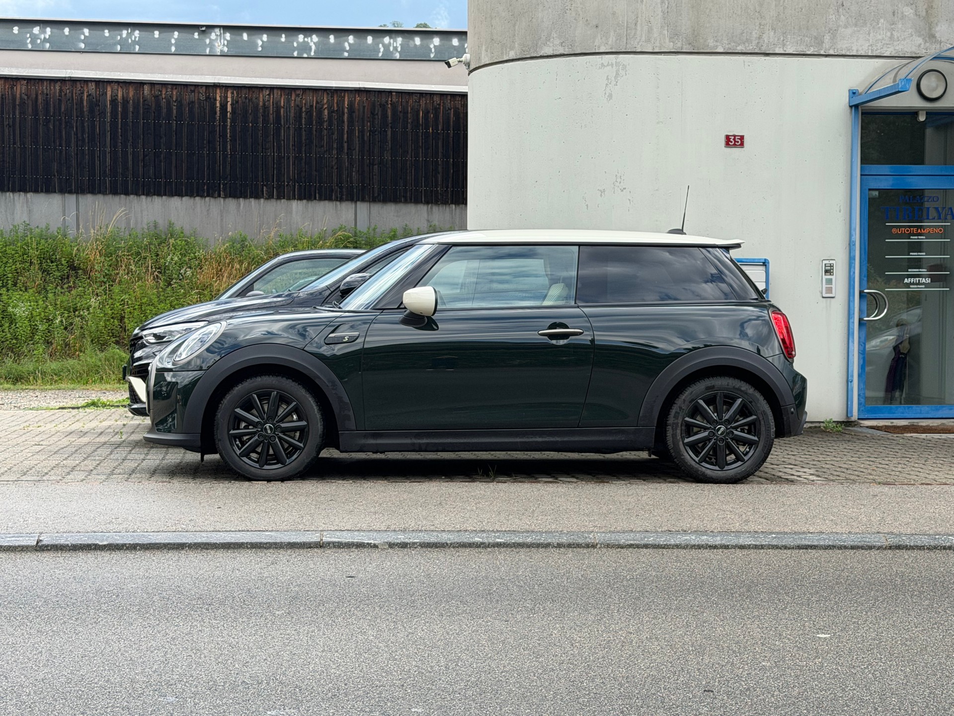 MINI Cooper SE Resolute Edition-image-3