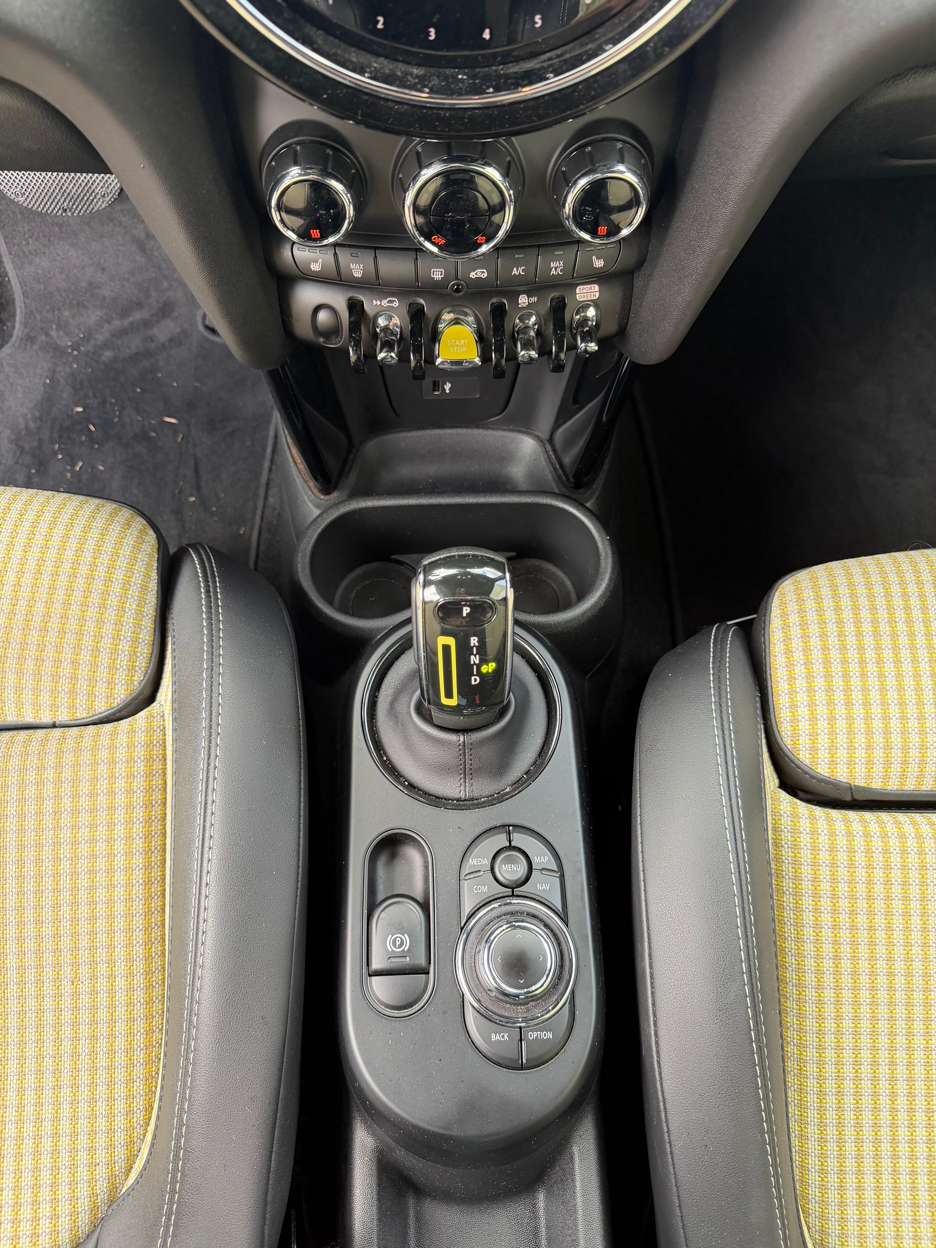 MINI Cooper SE Resolute Edition-image-14