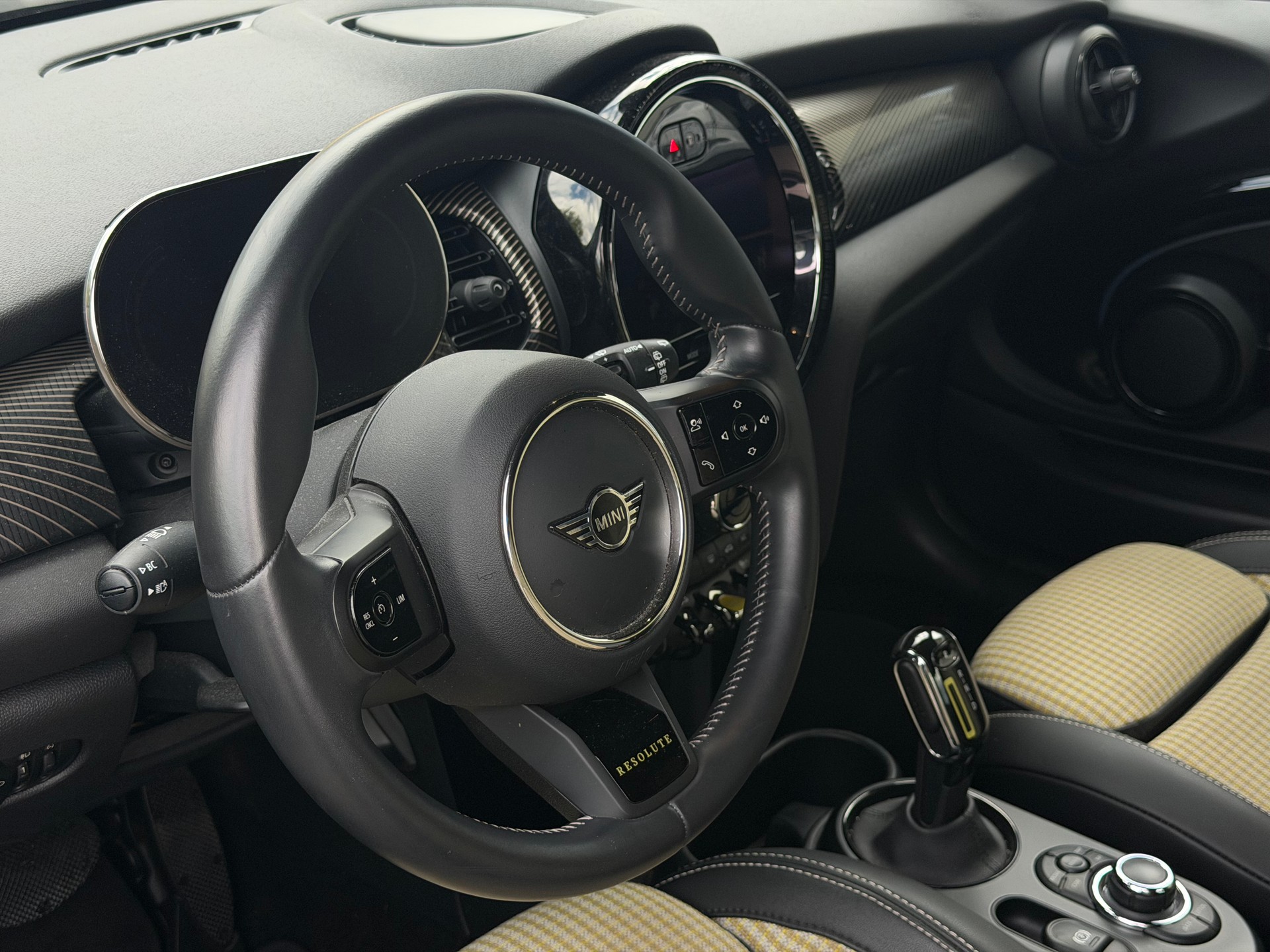 MINI Cooper SE Resolute Edition-image-8