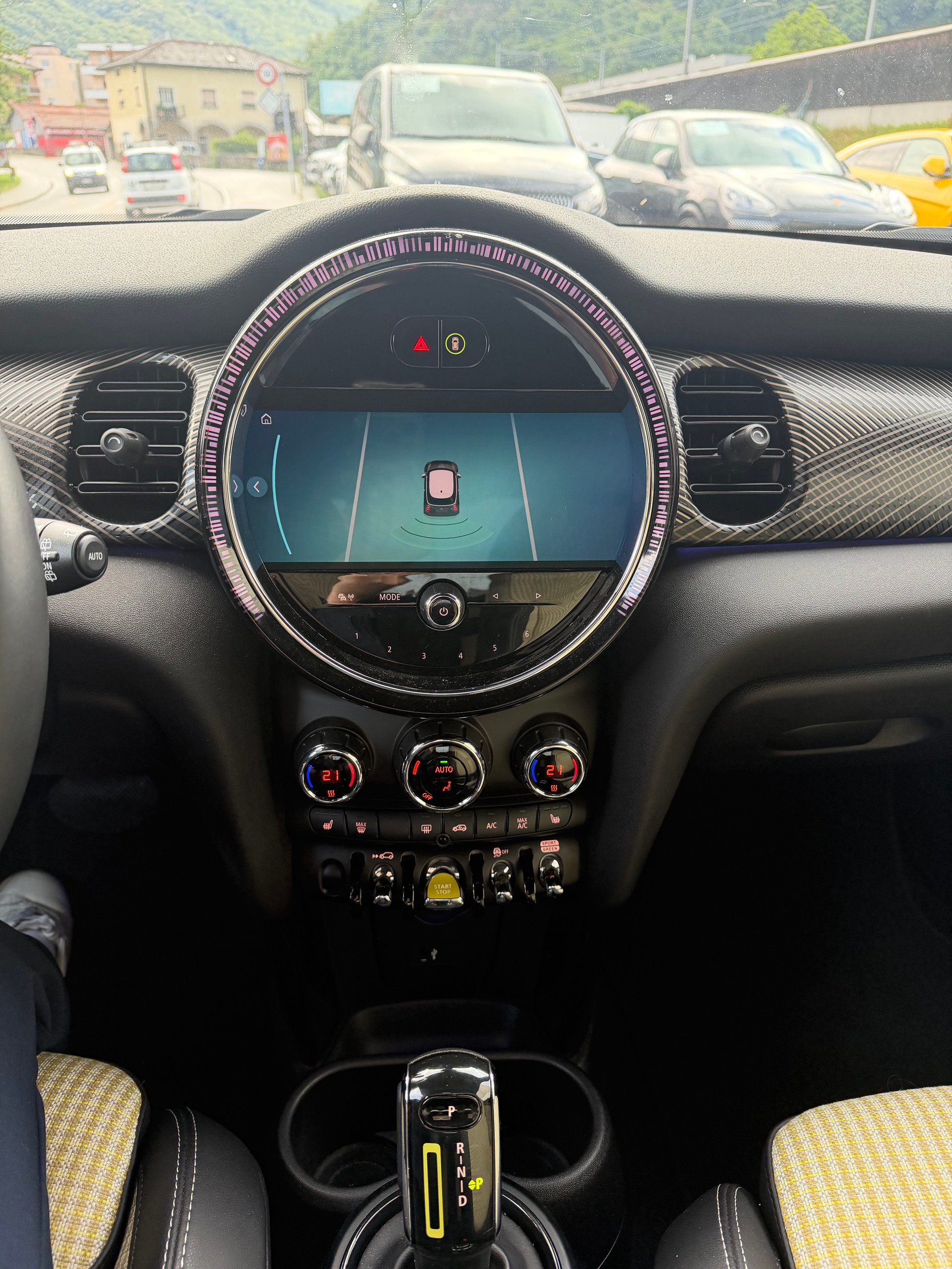 MINI Cooper SE Resolute Edition-image-11