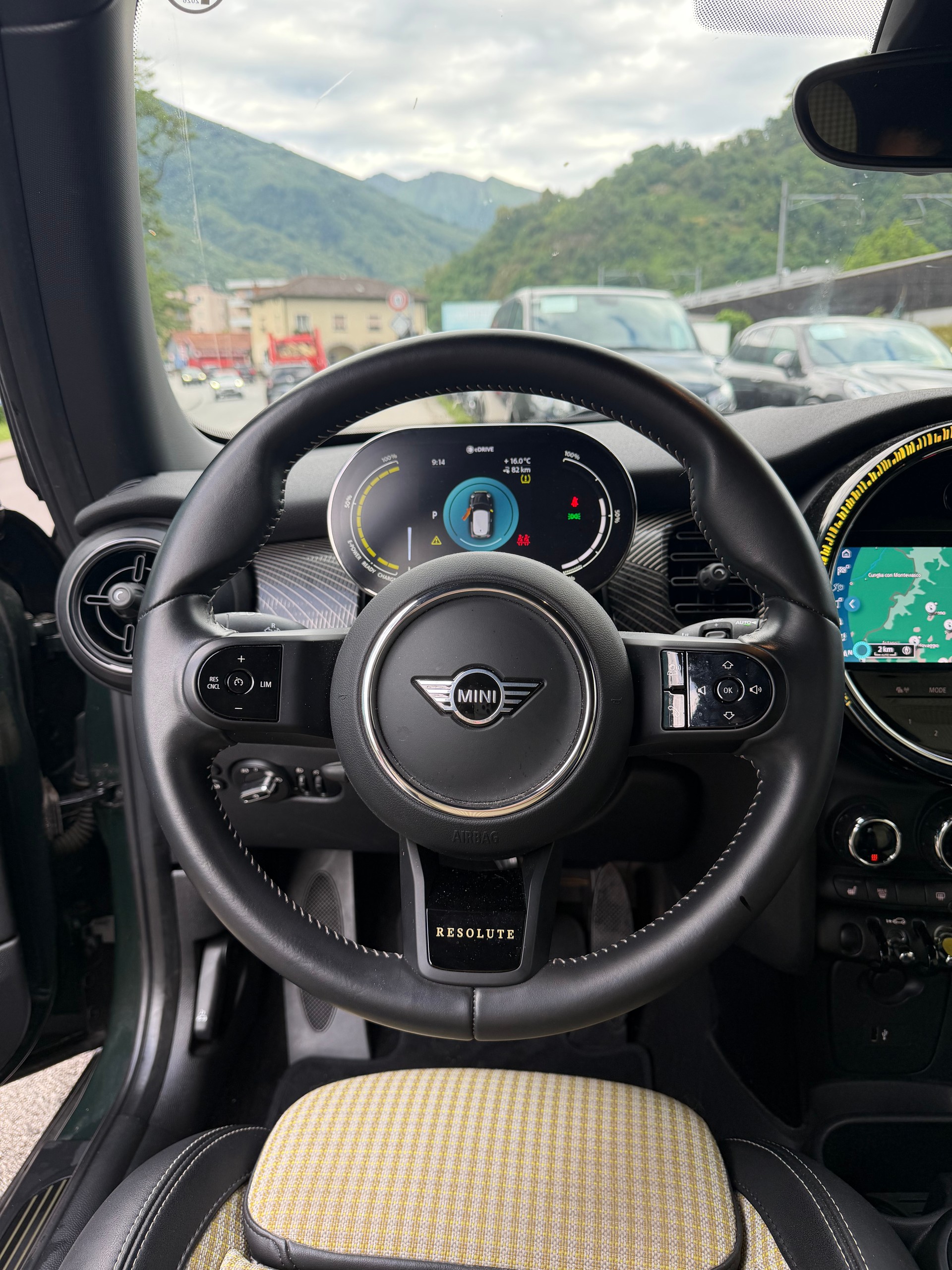 MINI Cooper SE Resolute Edition-image-9