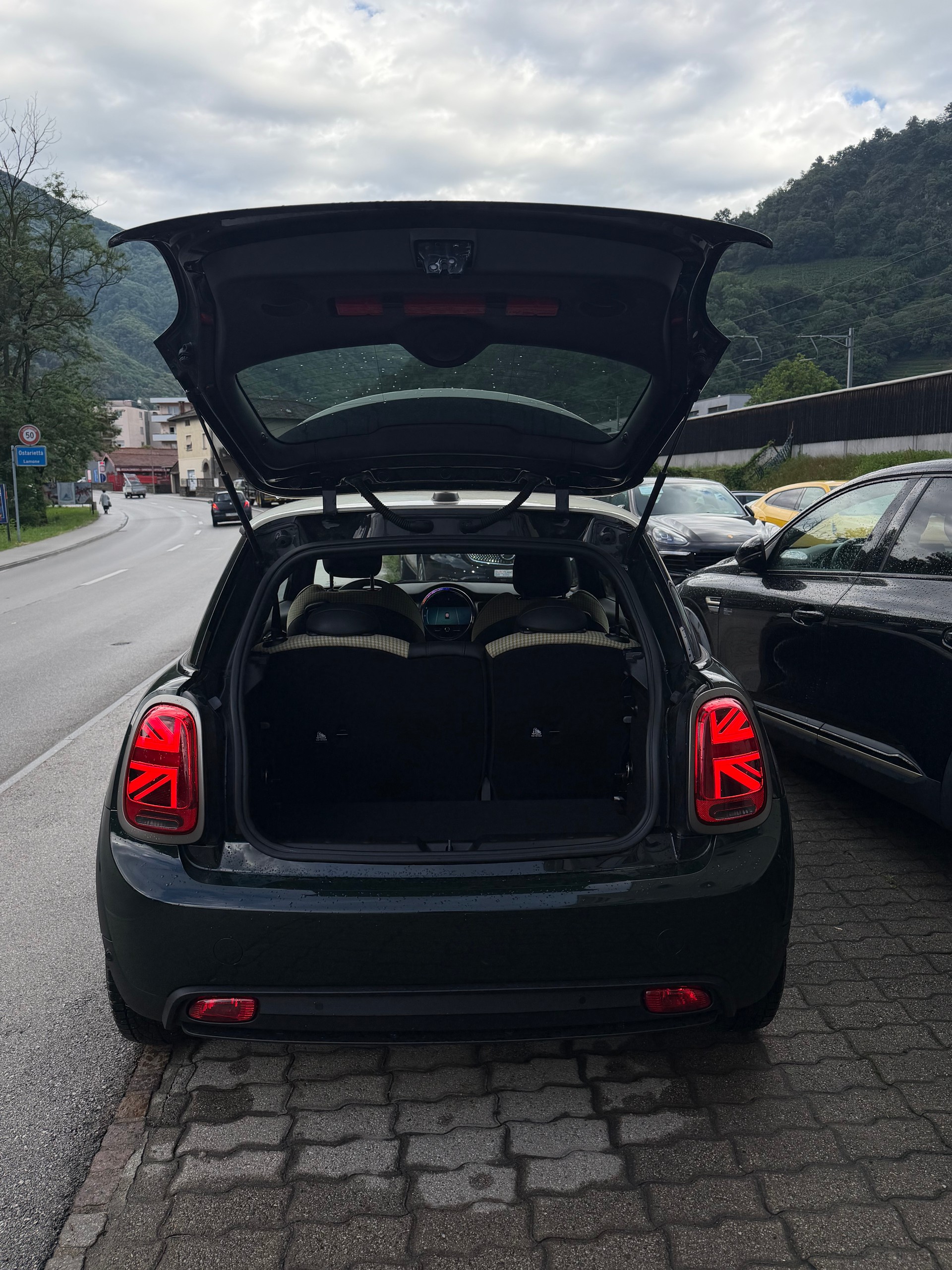 MINI Cooper SE Resolute Edition-image-6