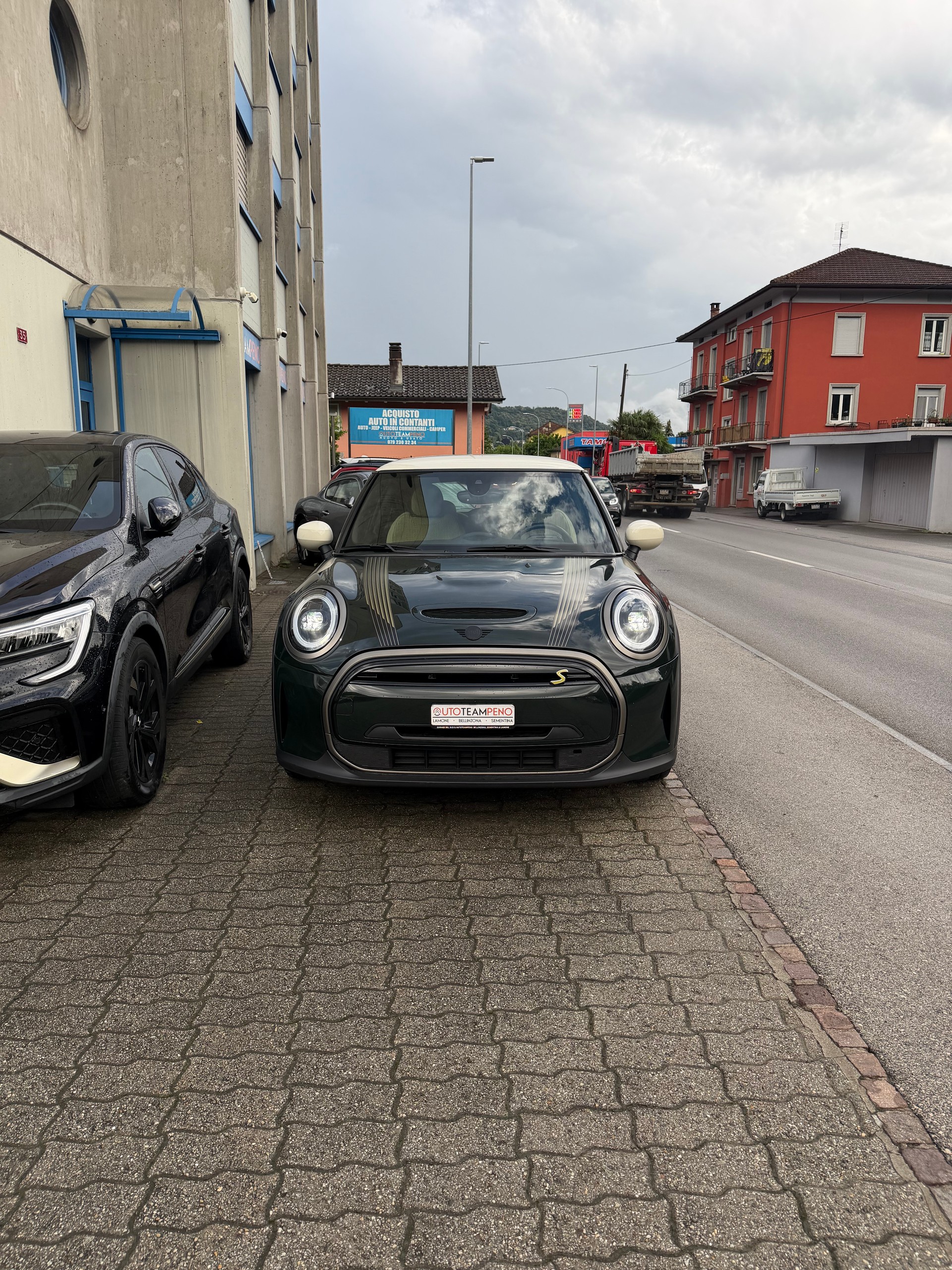 MINI Cooper SE Resolute Edition-image-1