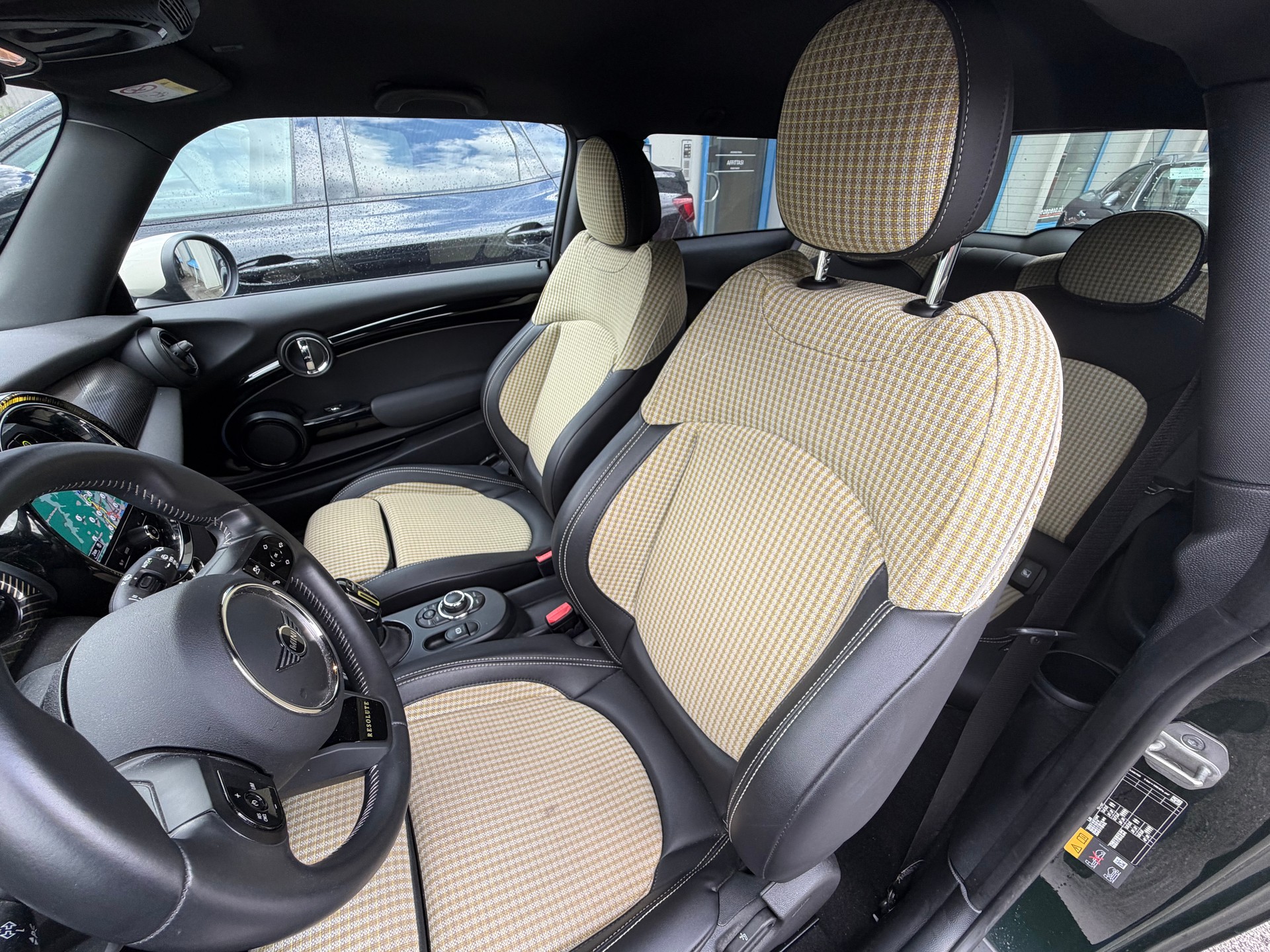 MINI Cooper SE Resolute Edition-image-7