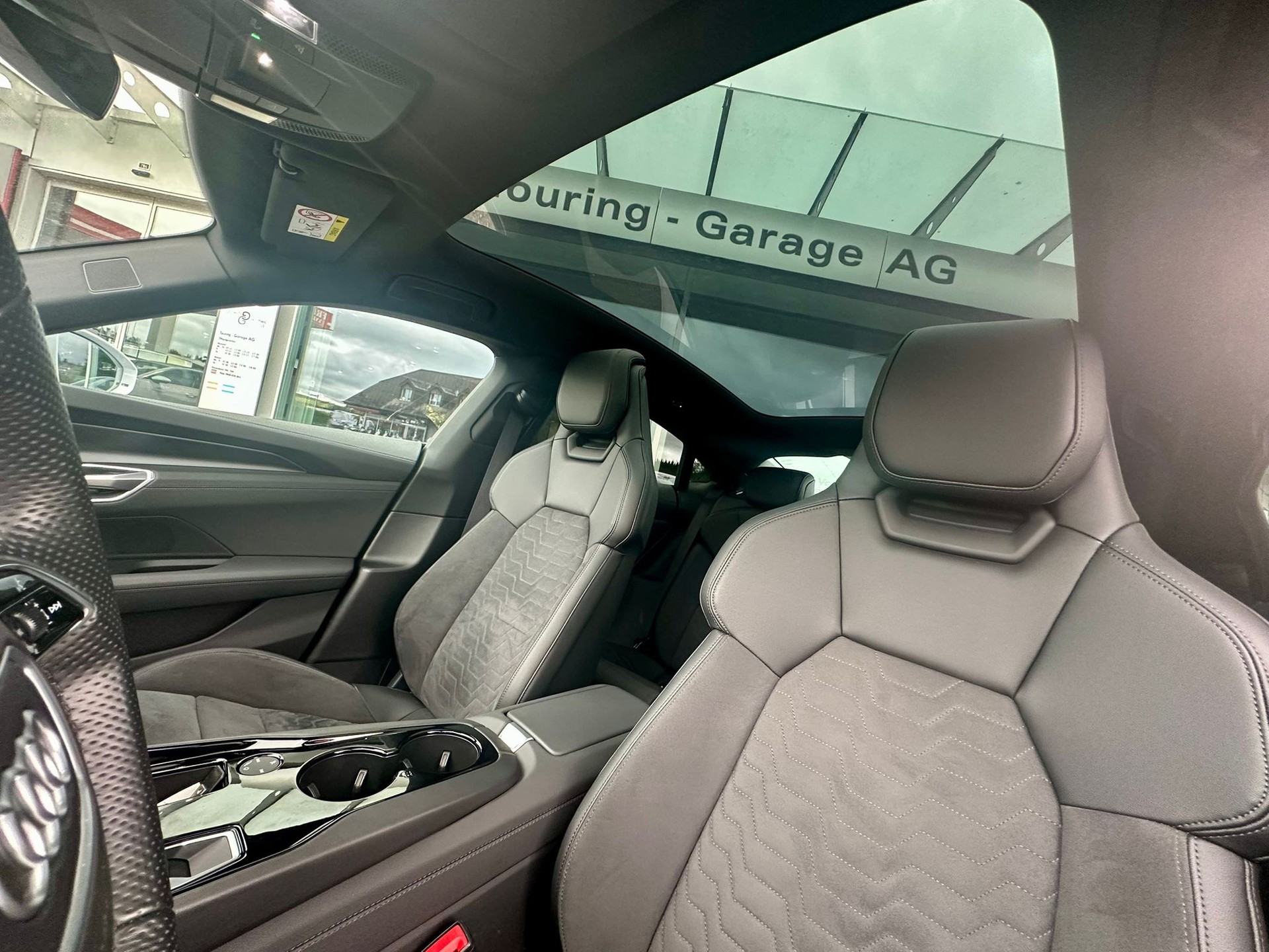 AUDI e-tron GT quattro-image-27