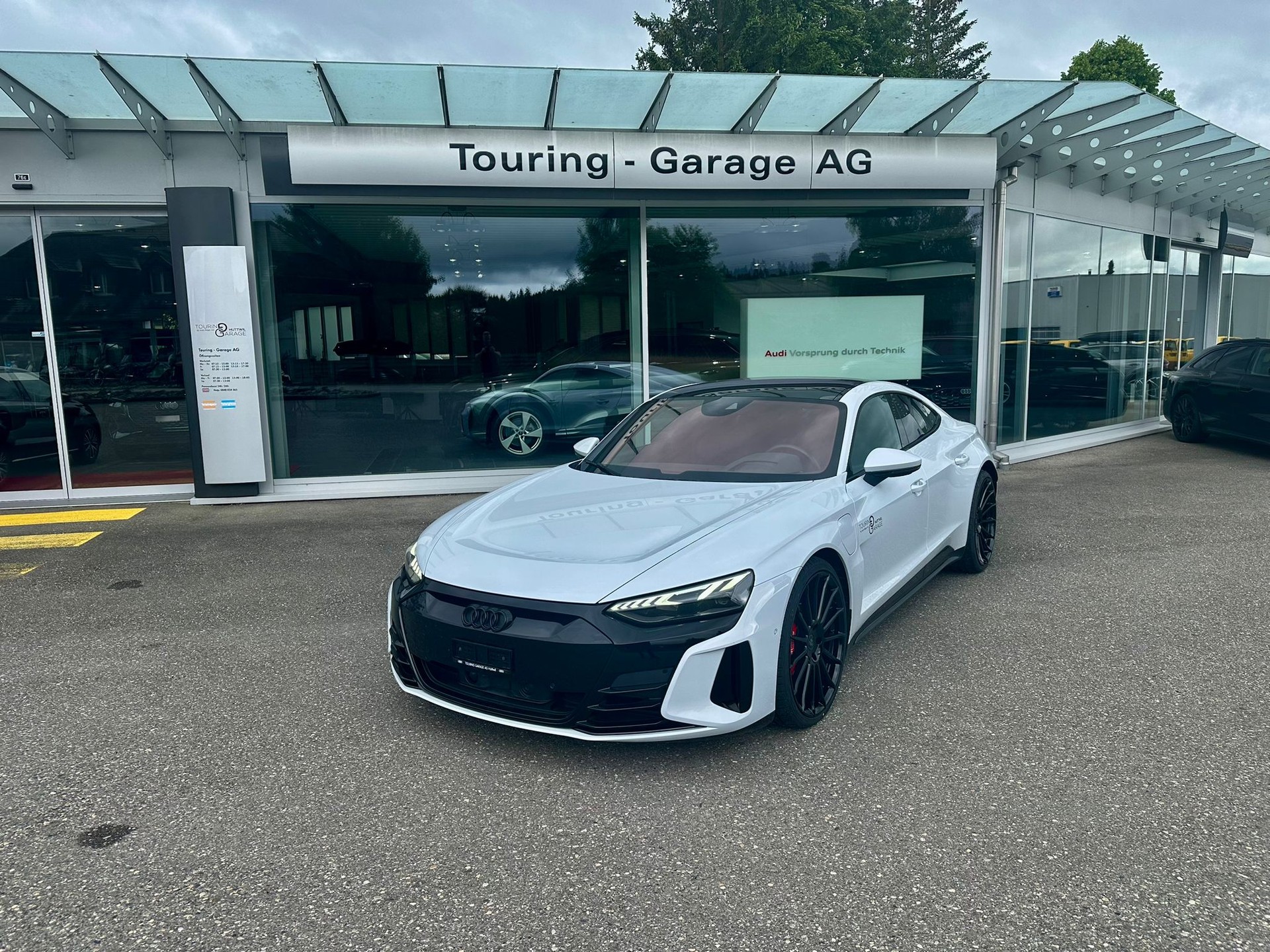AUDI e-tron GT quattro-image-0