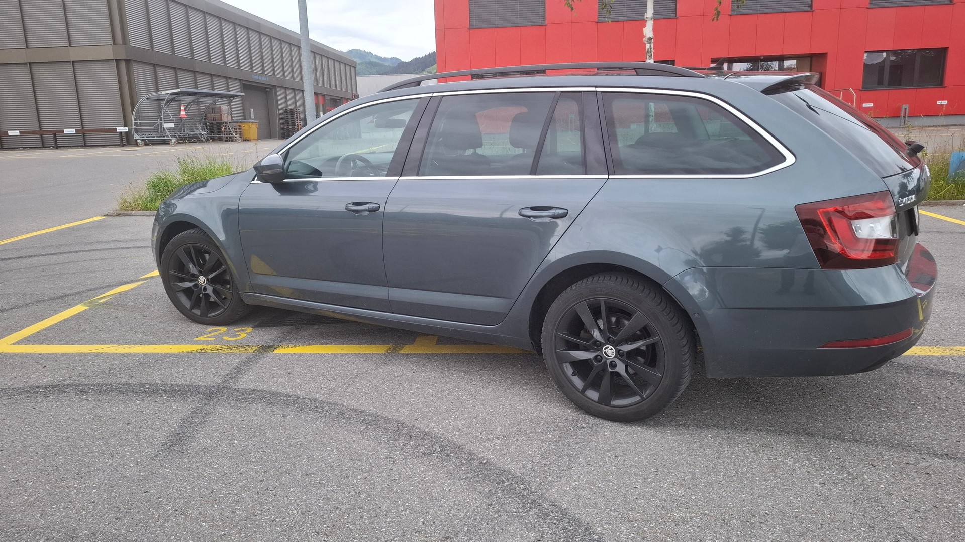 SKODA 1.8 TSI Style 4x4 DSG-image-2