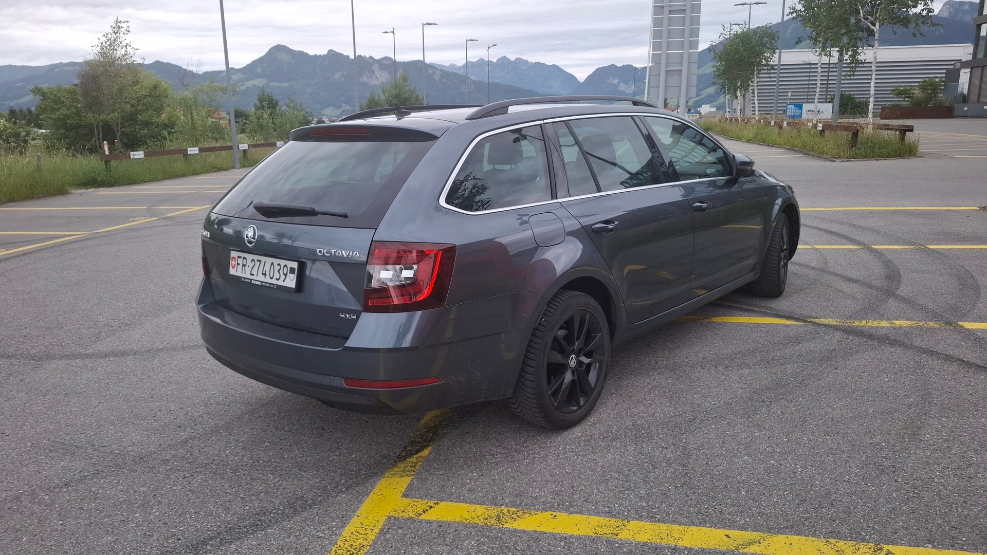 SKODA 1.8 TSI Style 4x4 DSG-image-3