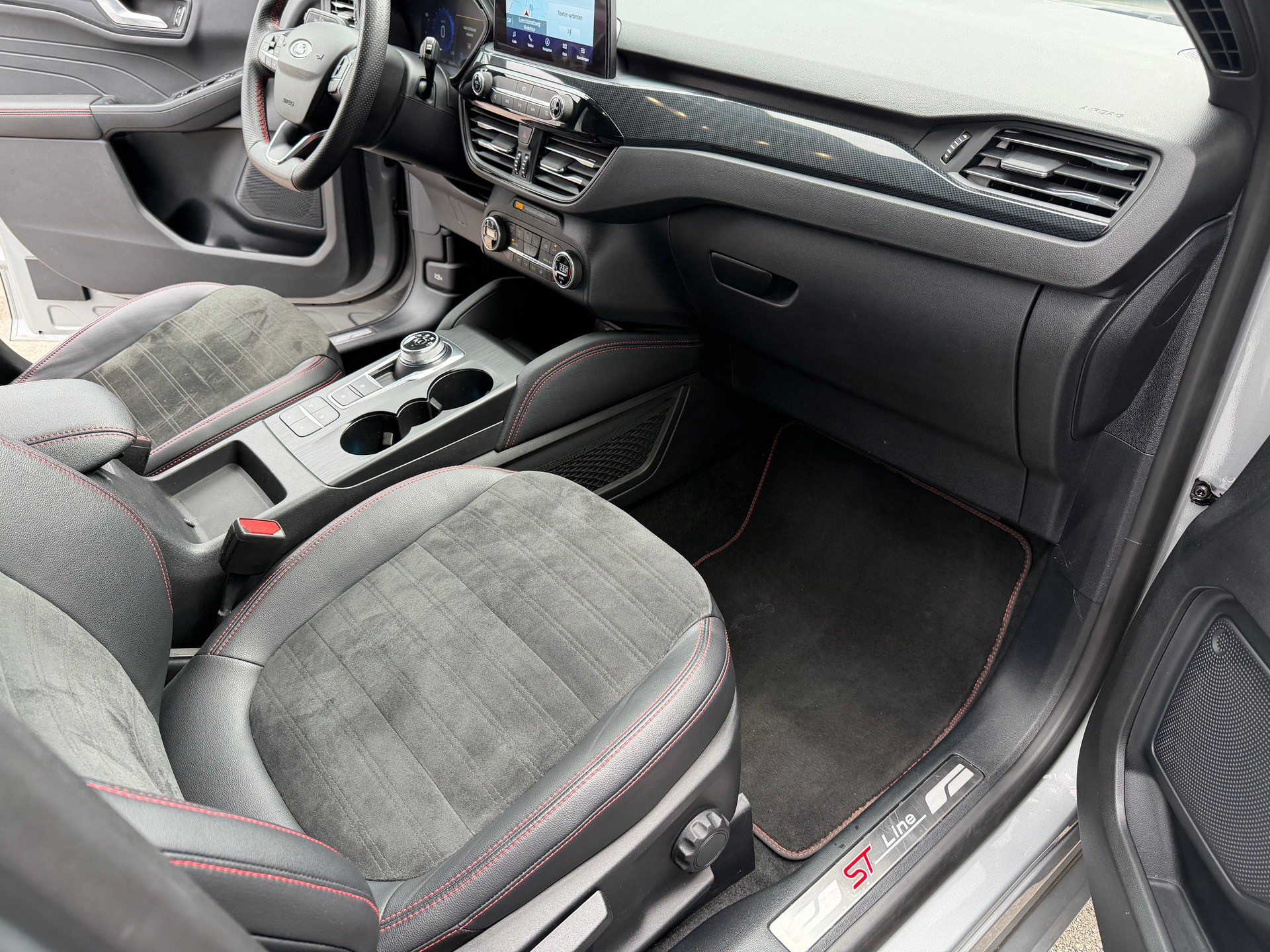 FORD Kuga 2.5 FHEV ST-Line X 4WD-image-13
