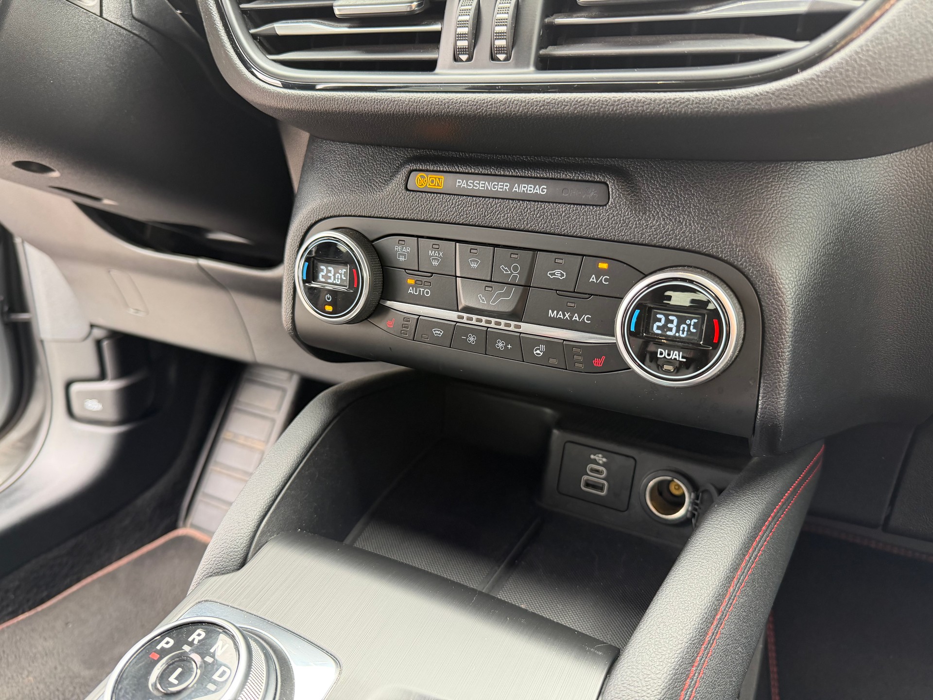 FORD Kuga 2.5 FHEV ST-Line X 4WD-image-15