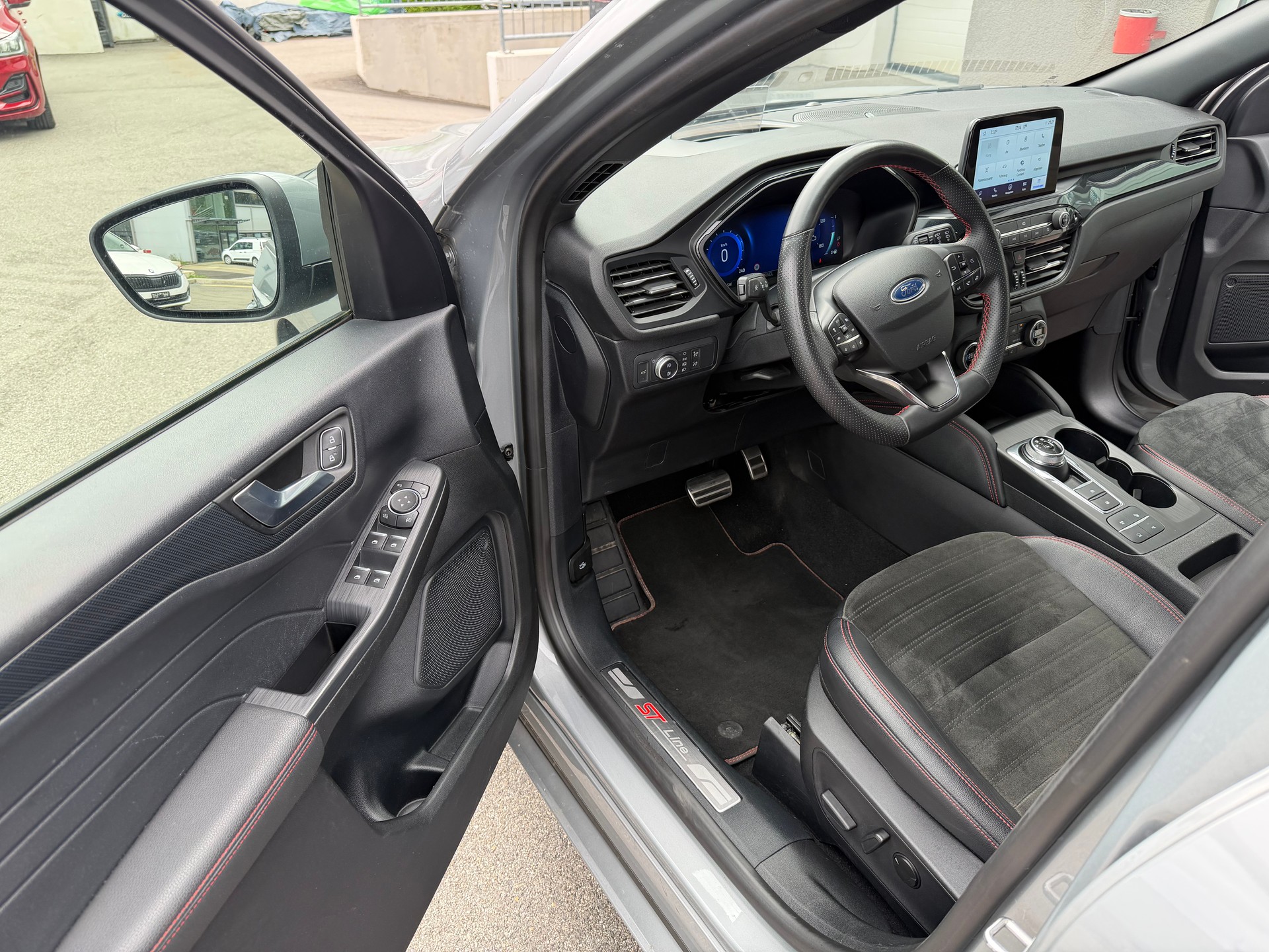 FORD Kuga 2.5 FHEV ST-Line X 4WD-image-7